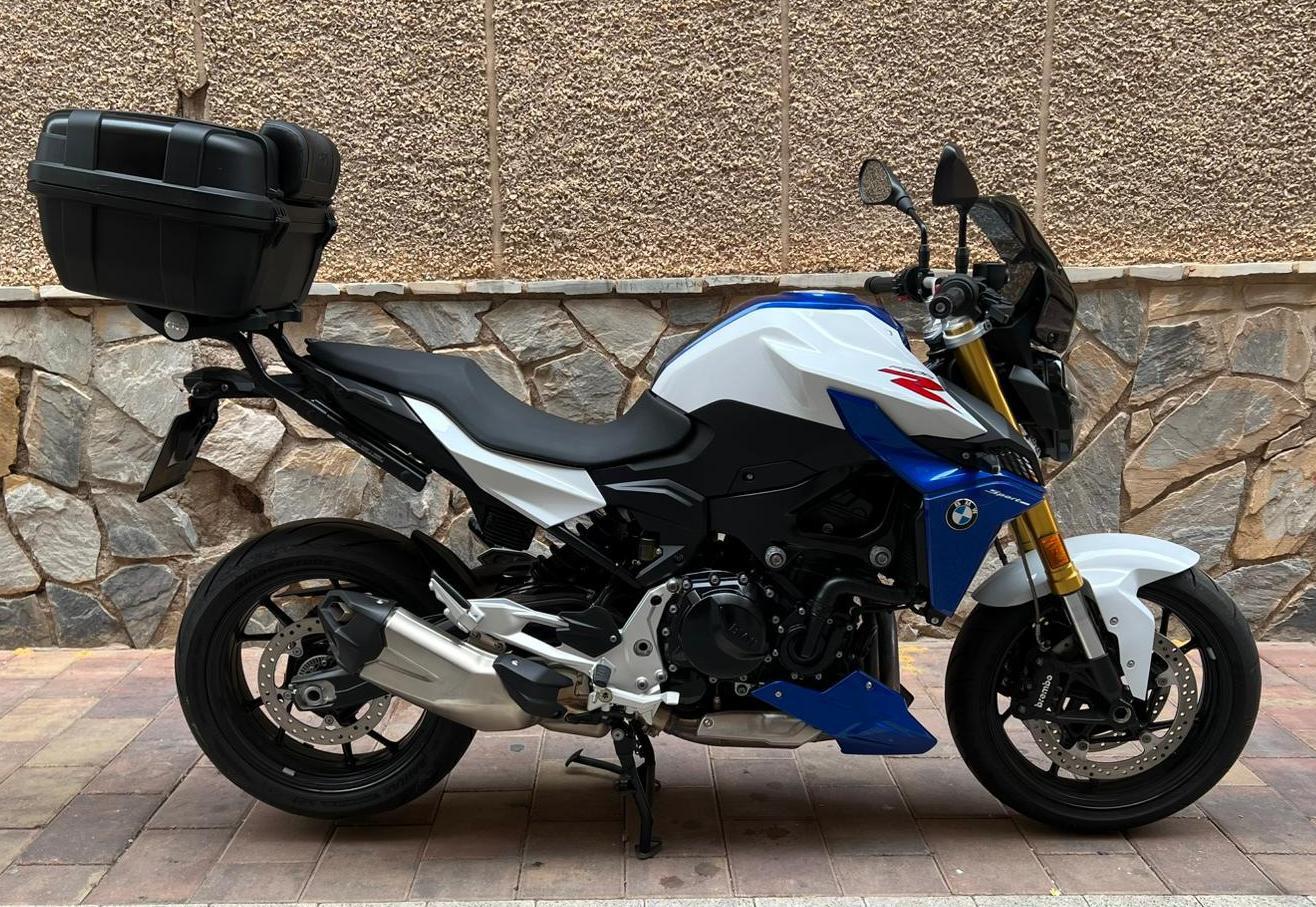 Foto de moto BMW F900R 