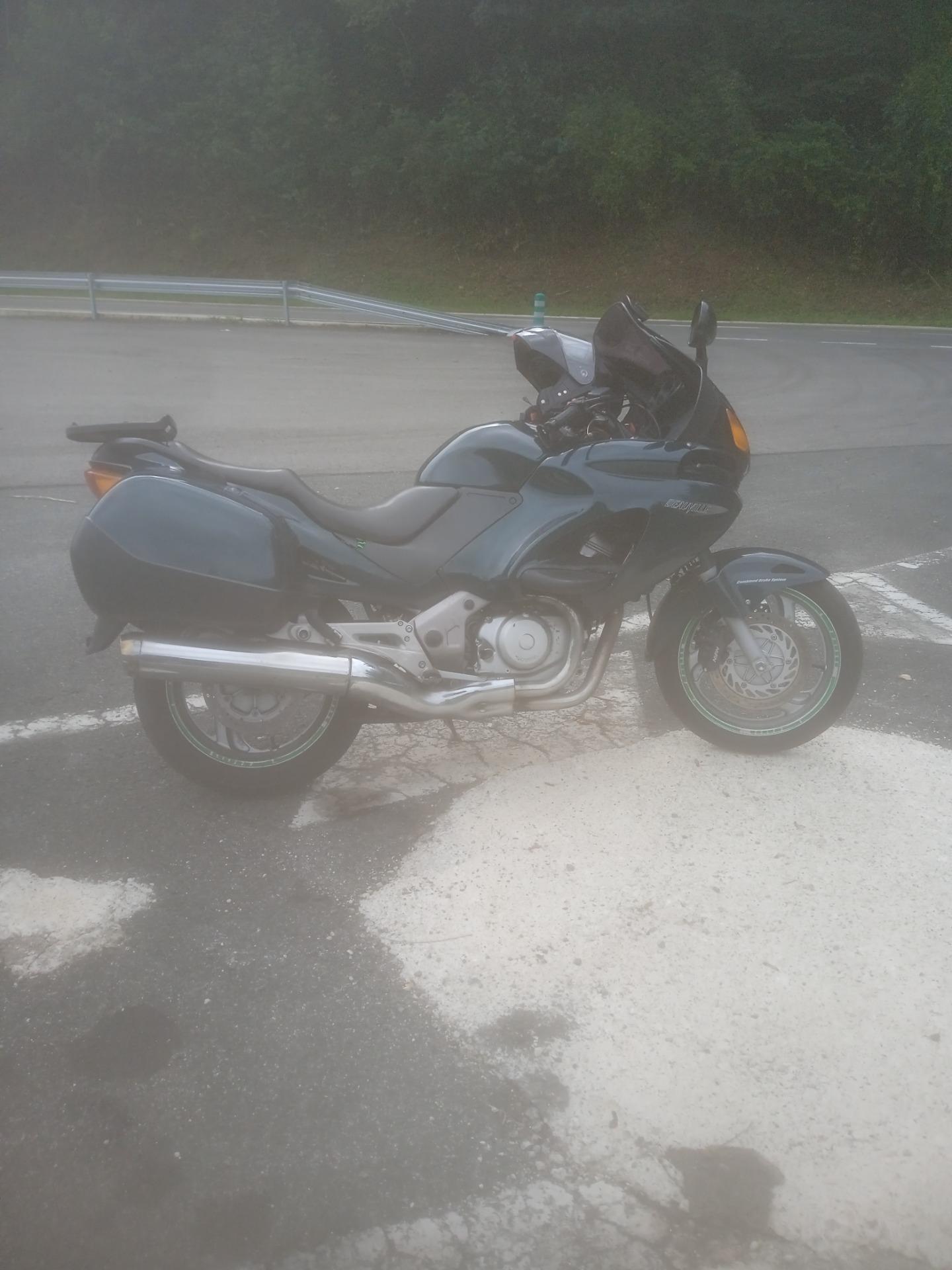 Foto 5 de HONDA DEAUVILLE NT 650 V . 2002.