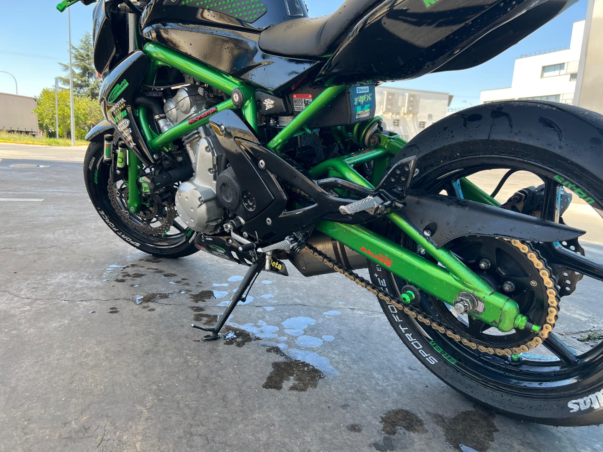 Foto 9 de Se cambia Kawasaki er6n ABS del 2008 limitada para A2 en documentación y la moto