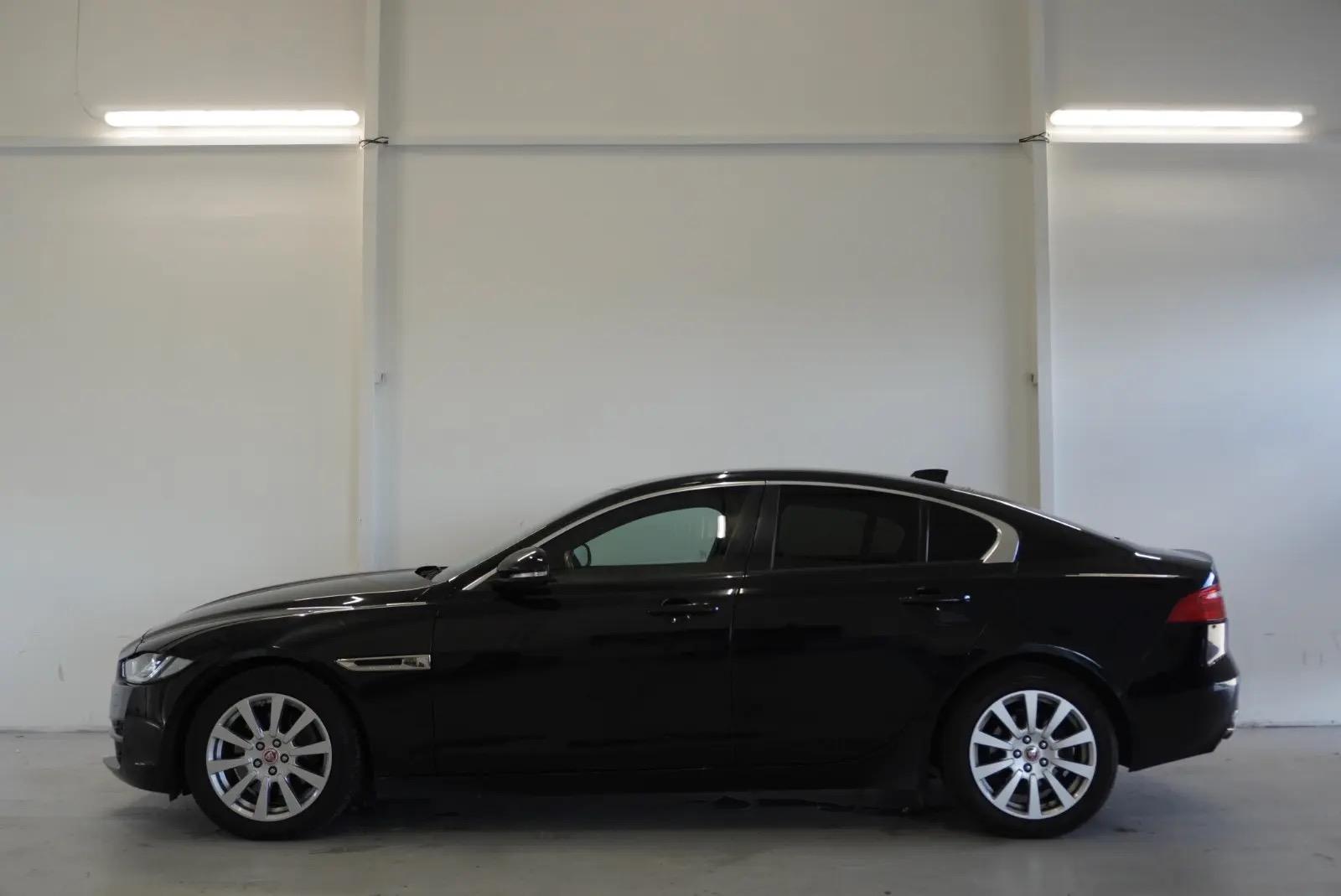 Foto 2 de Jaguar XE 20D 180cv