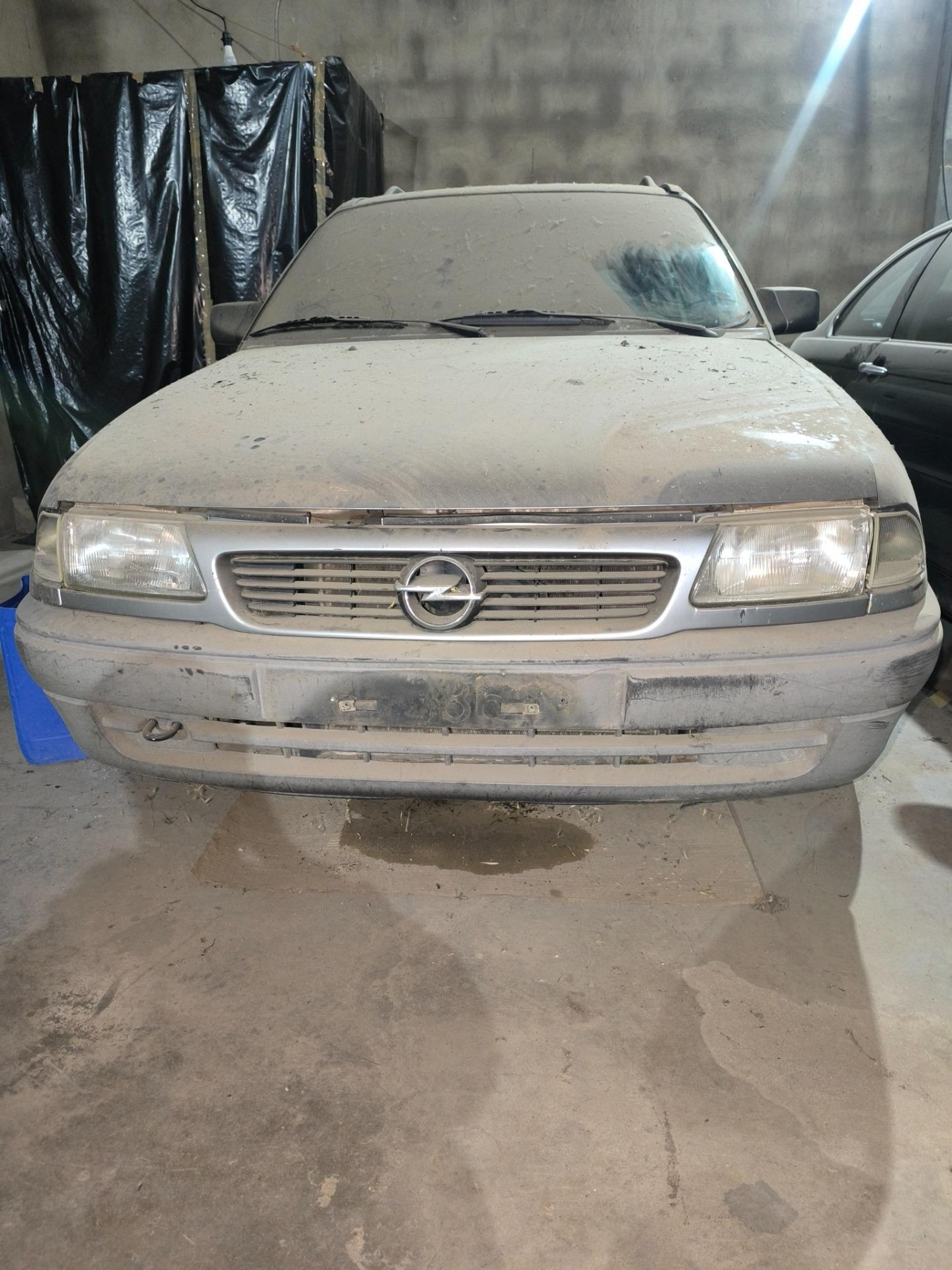 Foto de Opel Astra f Caravan 1.6 gasolina