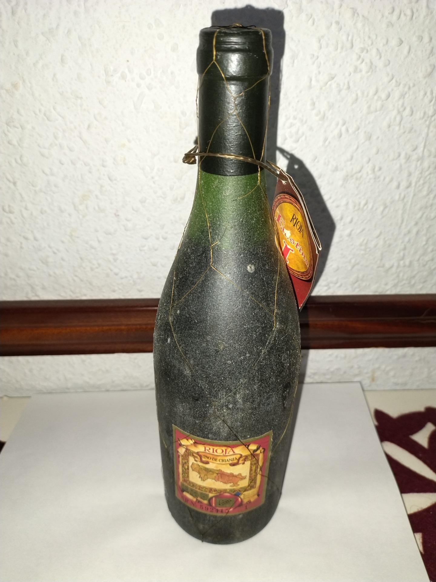Foto 3 de Botella de vino Faustino 1 gran reserva 1964 y 1970