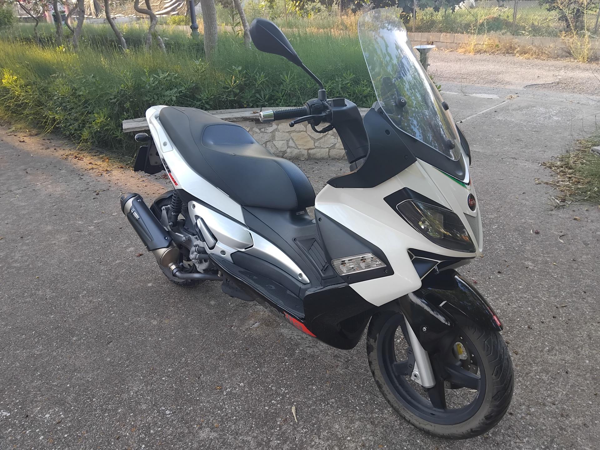 Foto 2 de Scooter APRILIA SR MAX 300