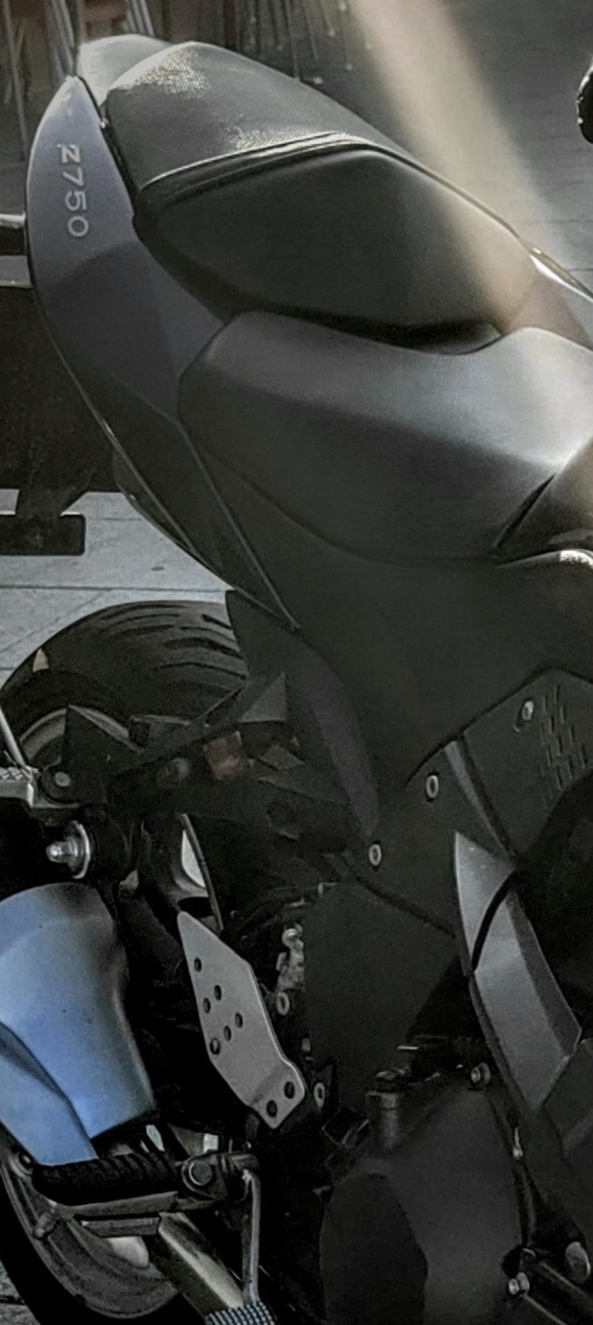 Foto 2 de Cambio o vendo 4500€  Kawasaki z 750 110cv 28000km