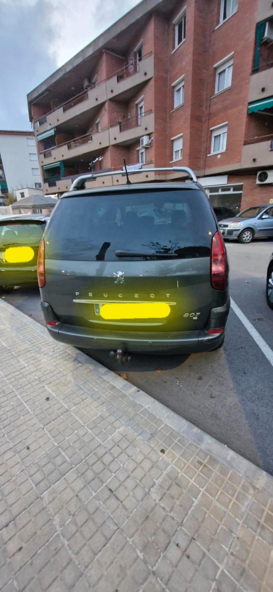 Foto 2 de Peugeot 807- Año 2006. HDI x Coche mas pequeño