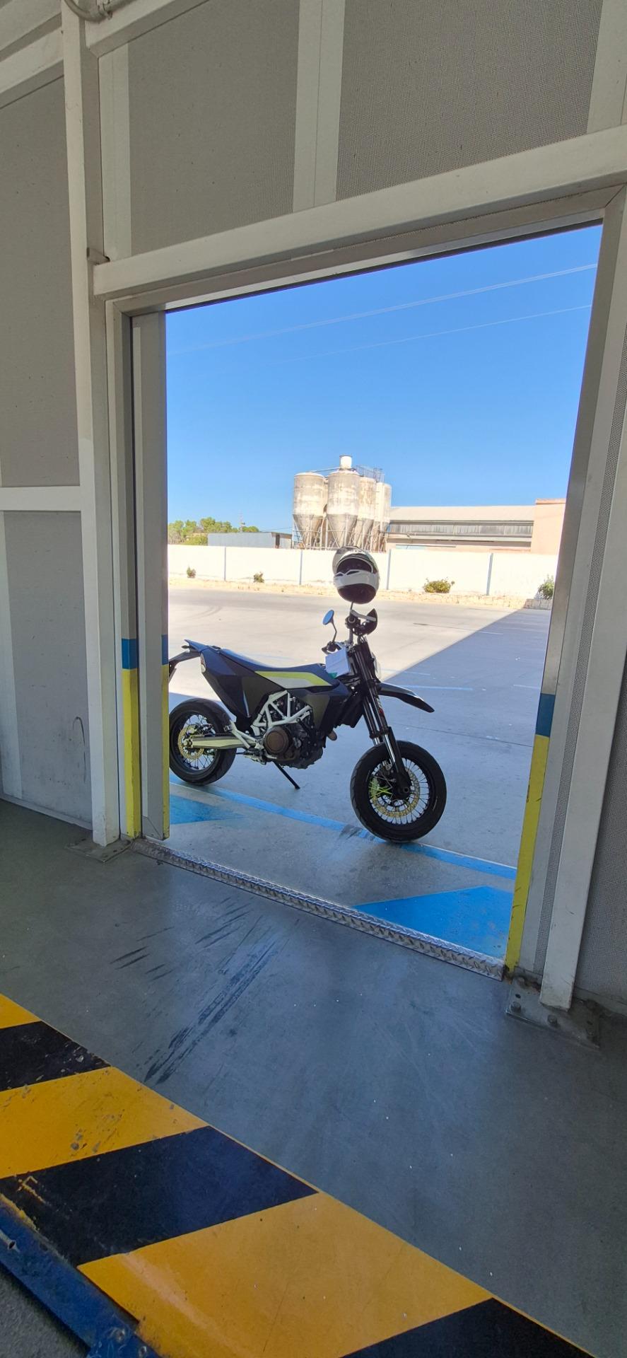 Foto 2 de Husqvarna 701 Sm 2017