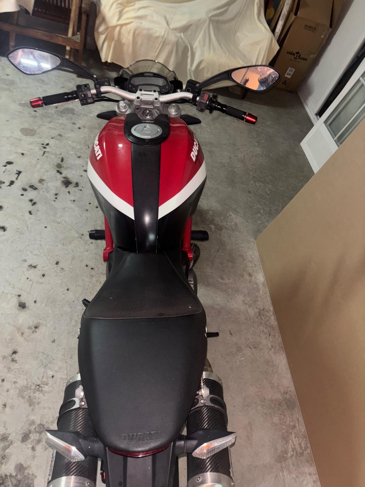 Foto de Ducati monster 796 ( limitada al A2 )