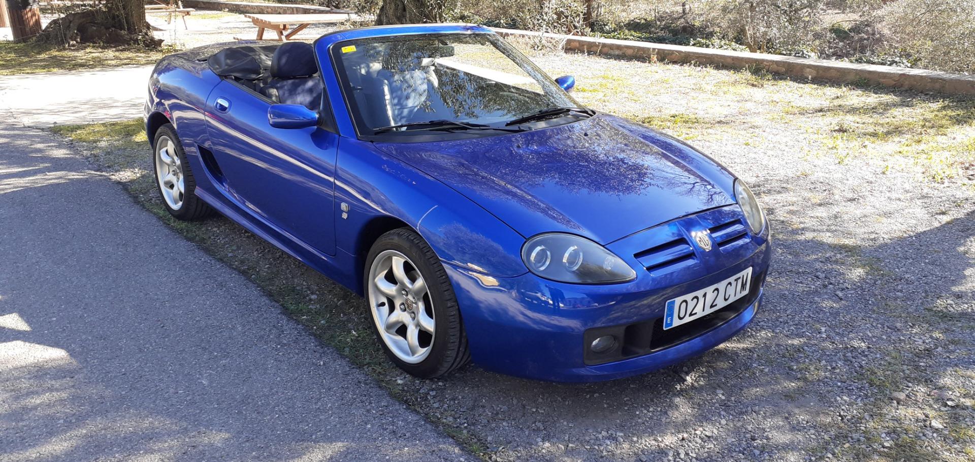 Foto 2 de coche descapotable