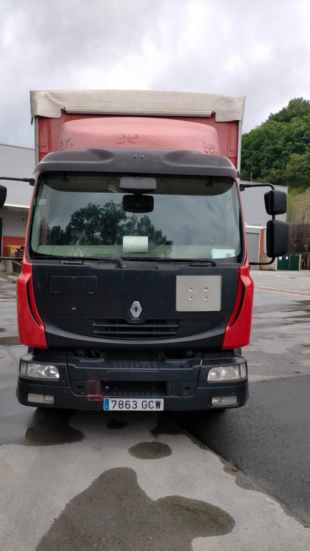 Foto de Camión por otro tipo de vehículo 