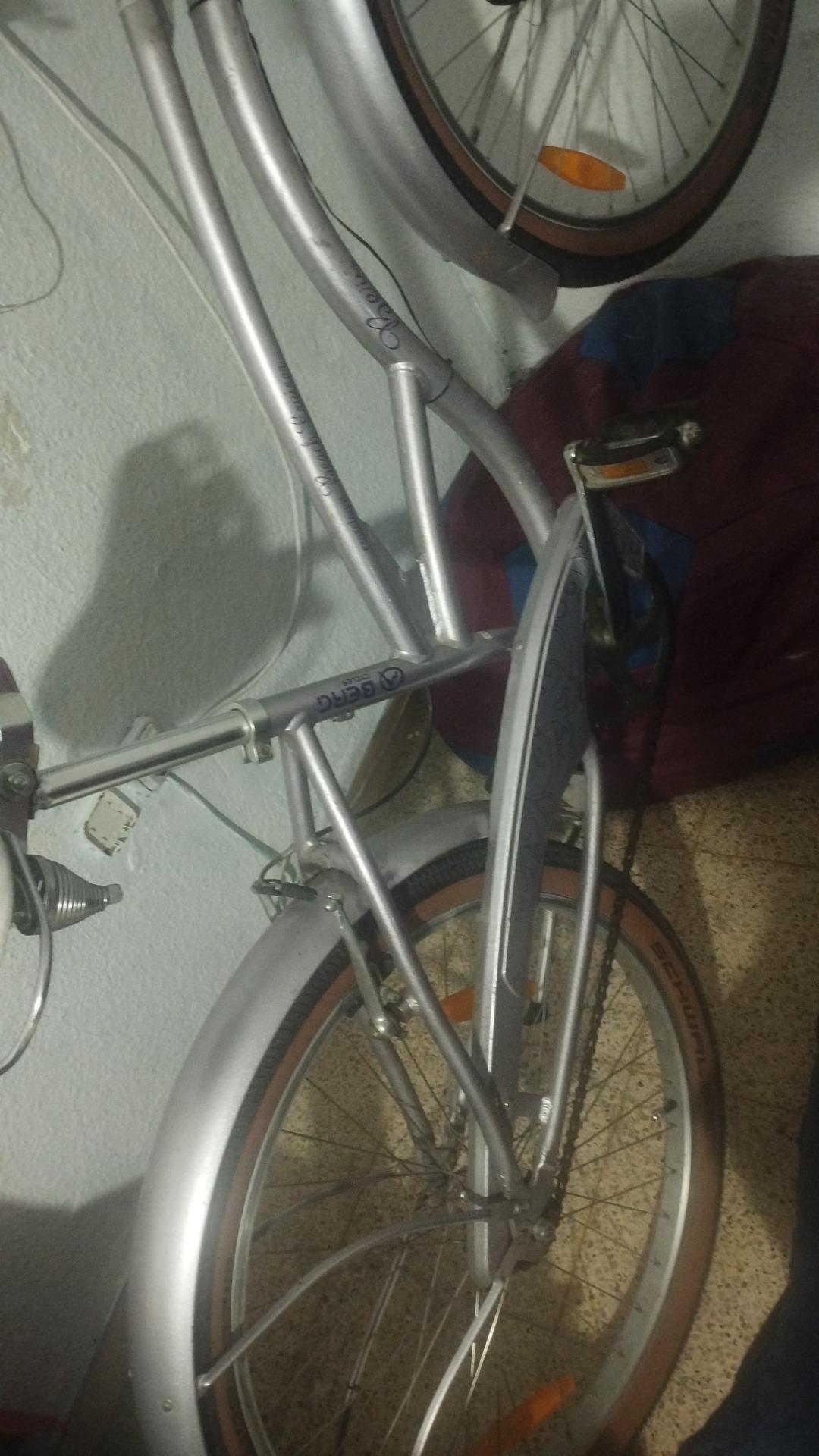 Foto 3 de Bicicleta clásica americana  con asiento de cuero y manecillas de cuero clásica de paseo