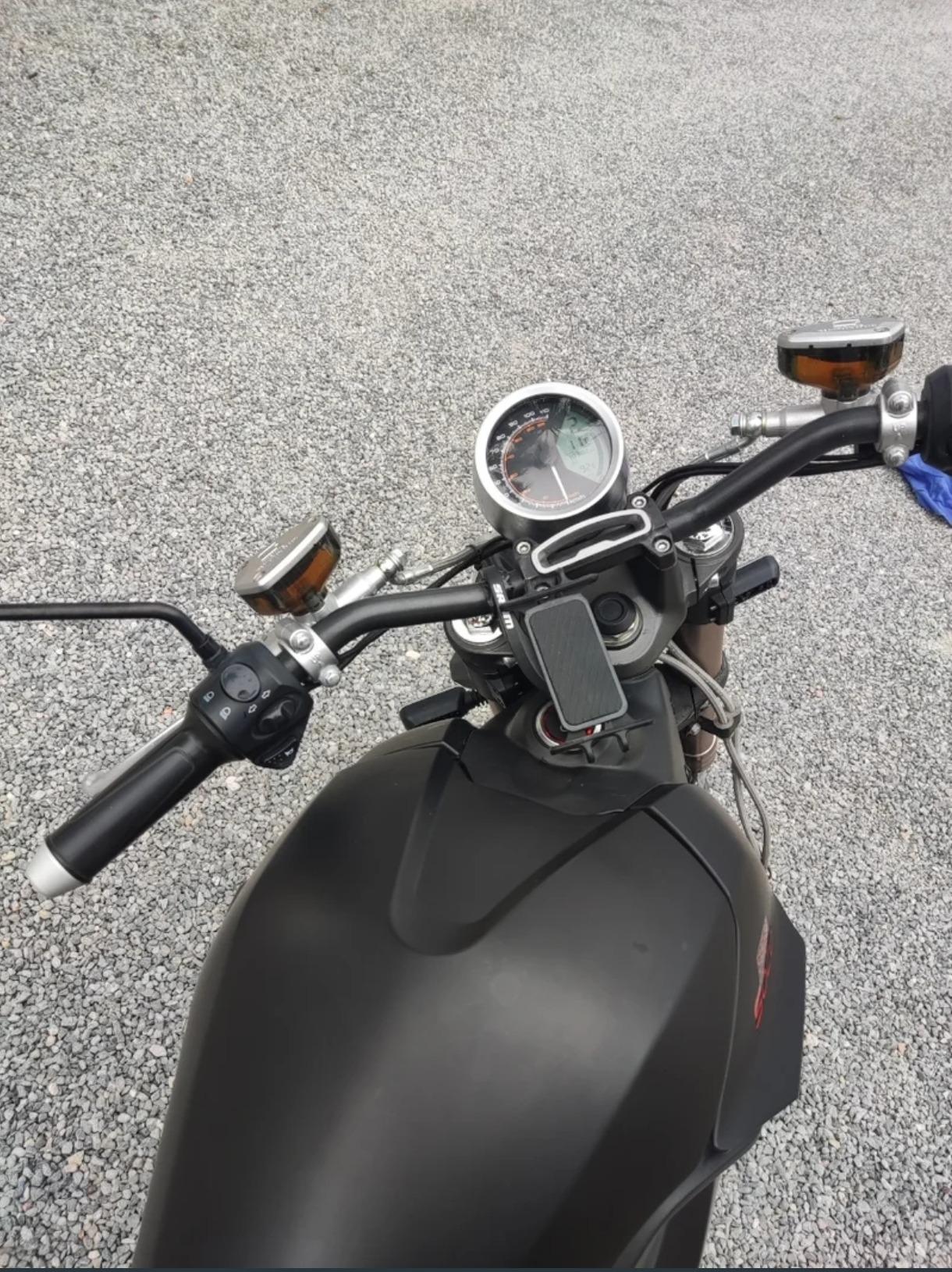 Foto 3 de Moto eléctrica Super Soco TC Max