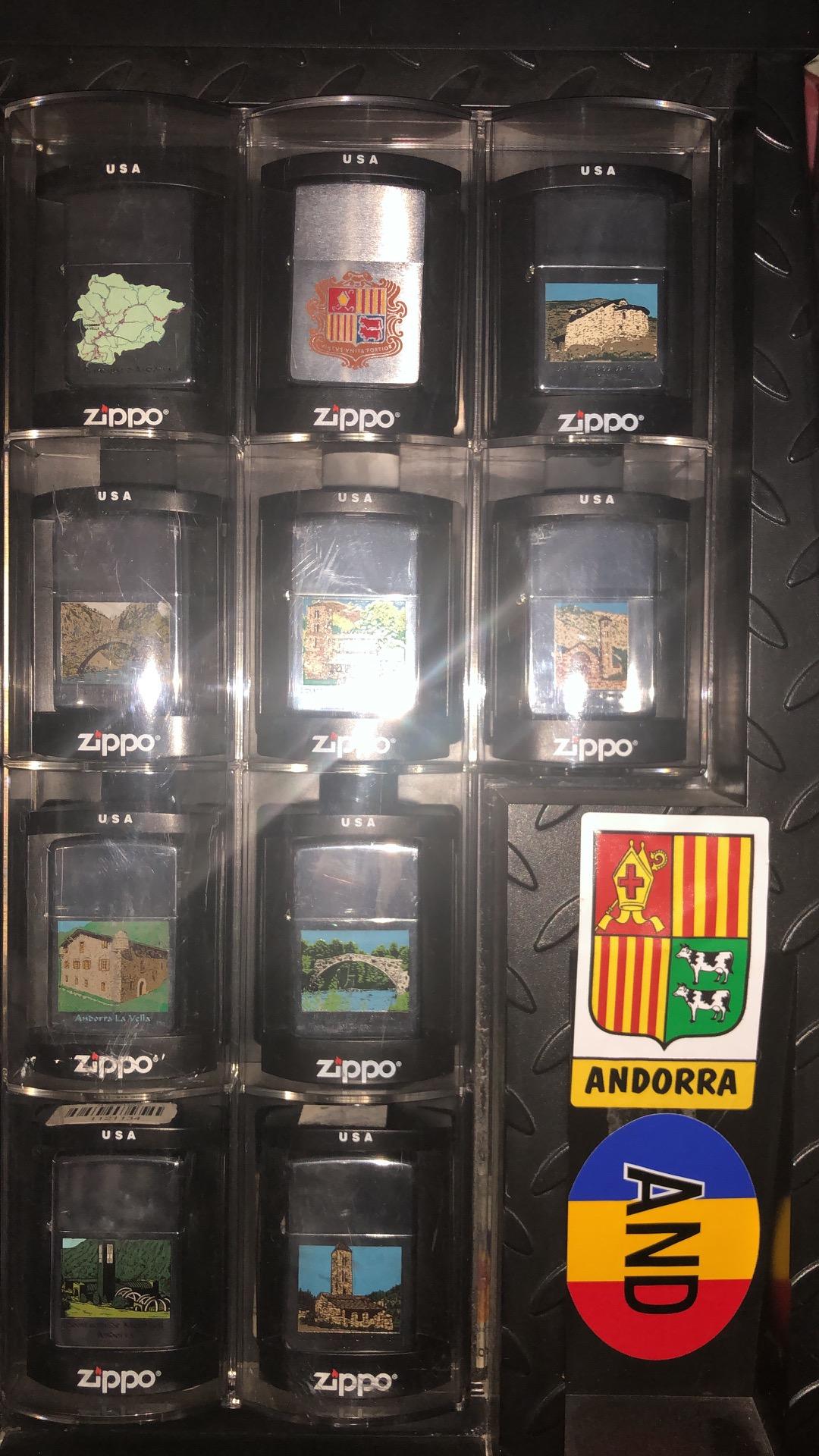 Foto 6 de 1000 ZIPPOS