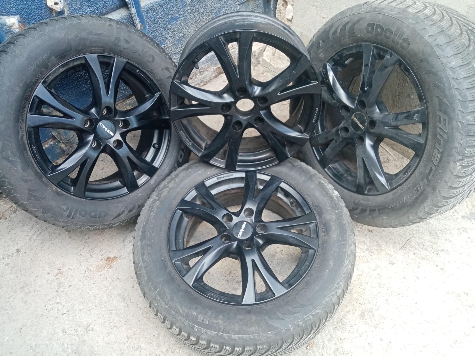 Foto de Llantas con neumáticos 