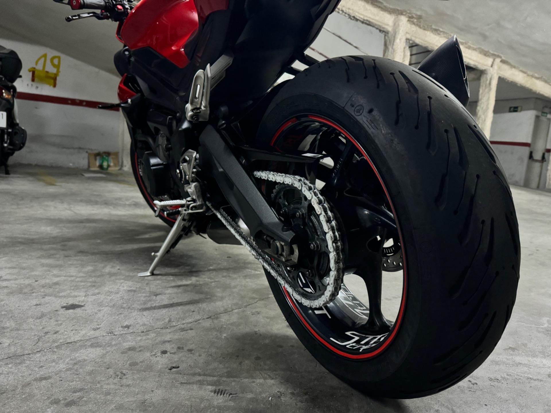 Foto 4 de Naked por T-max scooter misma relación calidad precio