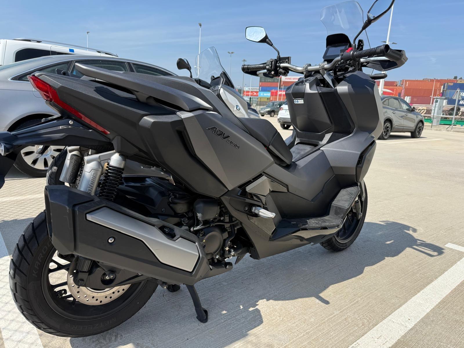 Foto 2 de Cambió ADV350 del 2023 cn 5500km por una mt07,