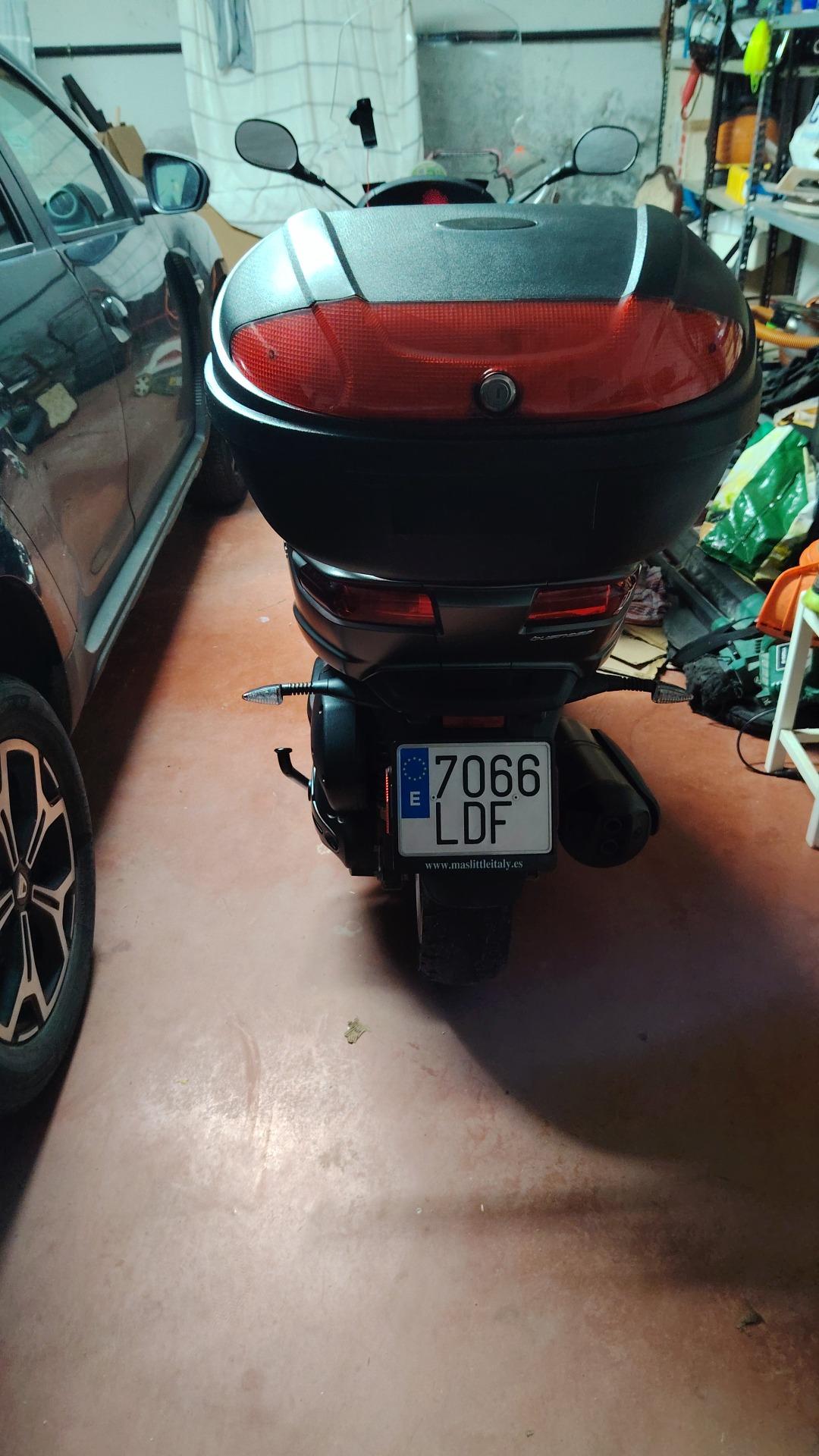 Foto 3 de Piaggio mp3 de 500 es el modelo lt business del Año 2019 y 21.000 km muy nueva, por coche