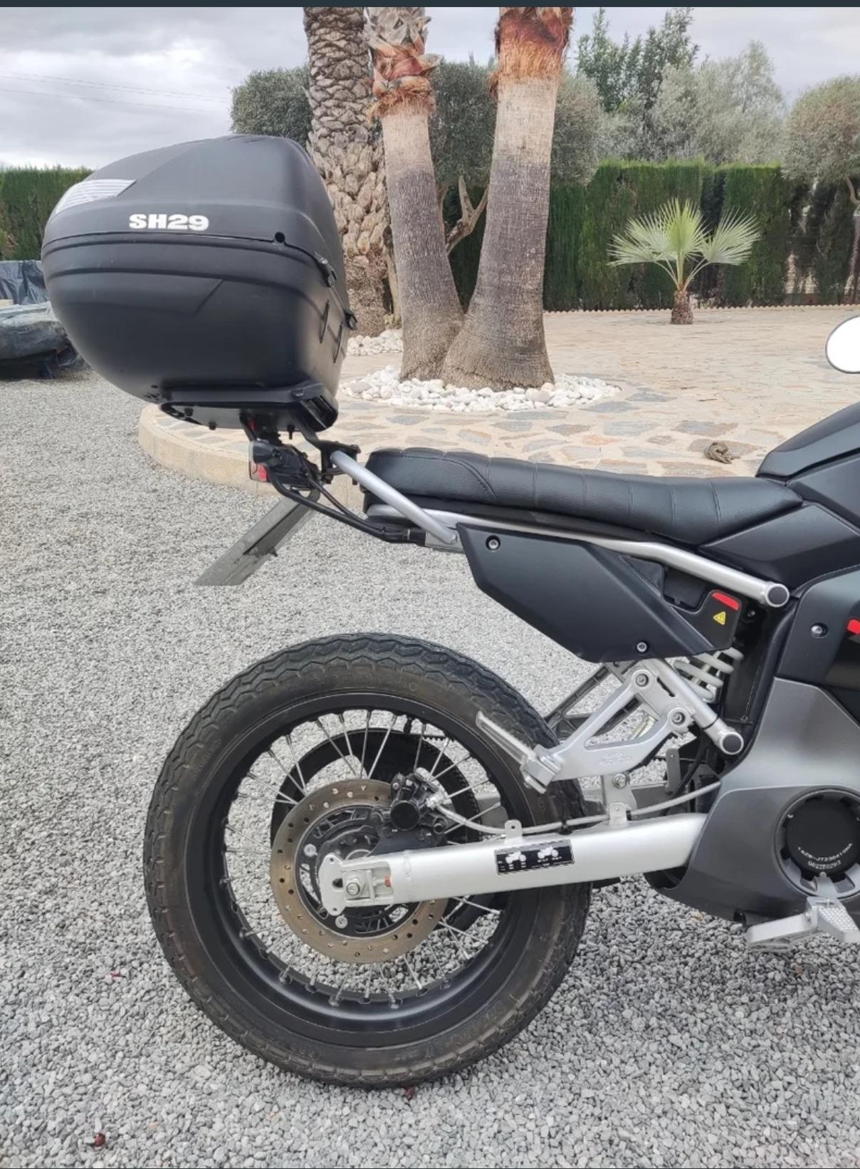 Foto 2 de Moto eléctrica Super Soco TC Max