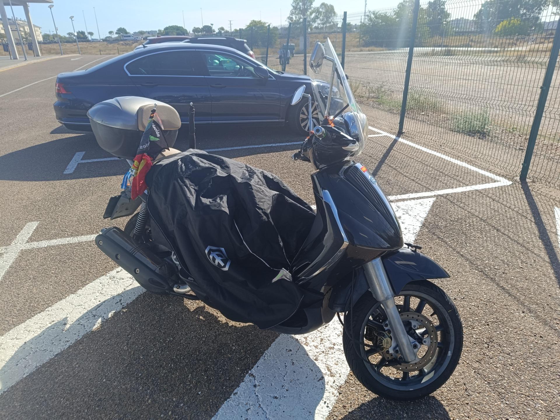 Foto 4 de Moto Maxi Scooter PIAGGIO BEVERLY TOURER 400cc