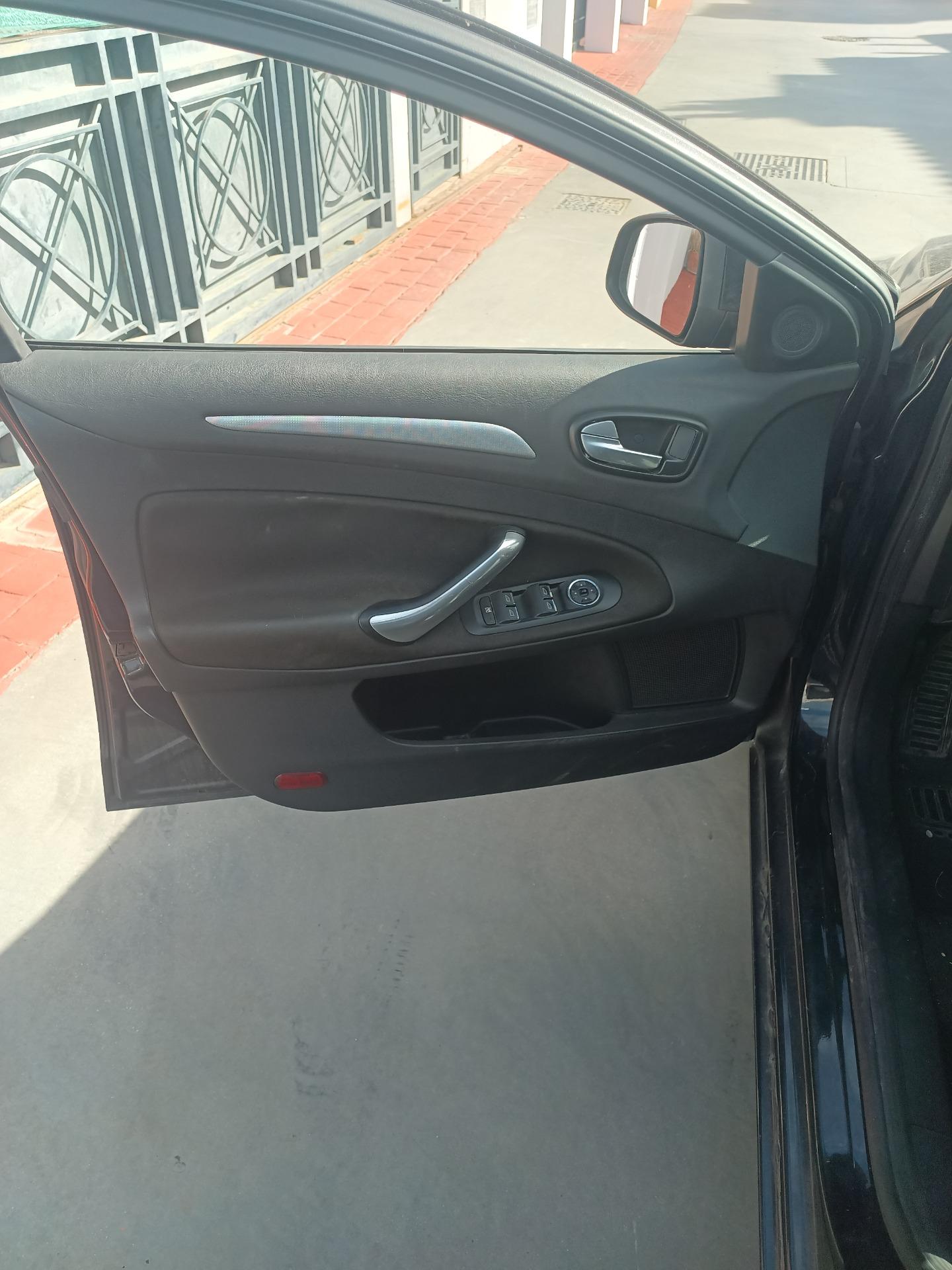 Foto 5 de Ford Mondeo familiar 1800cc 125 CV año 2008 por moto que me interese