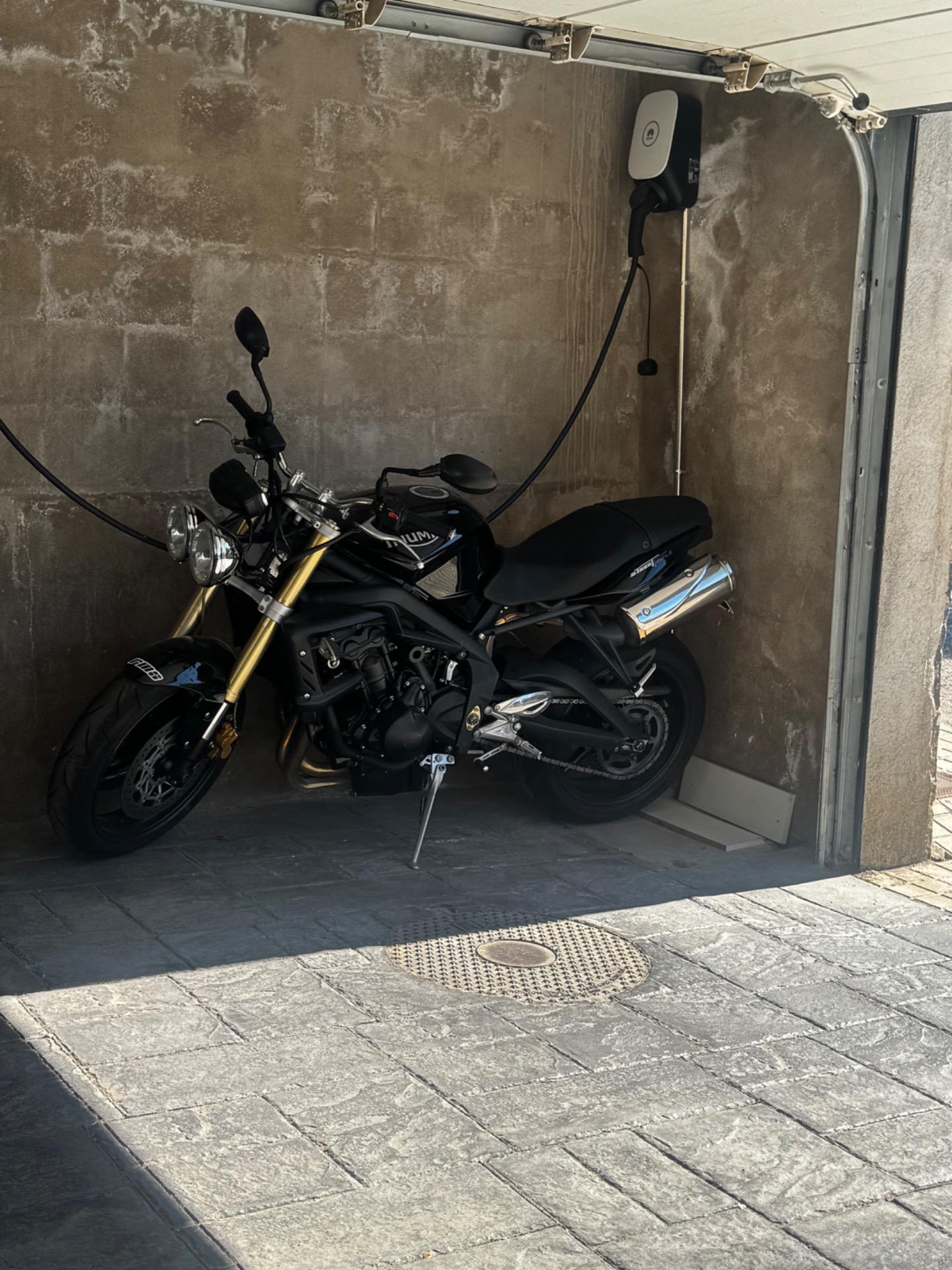 Foto 6 de Triump street triple 675 por BMW f900R más dinero a su favor la vendo en 3000€