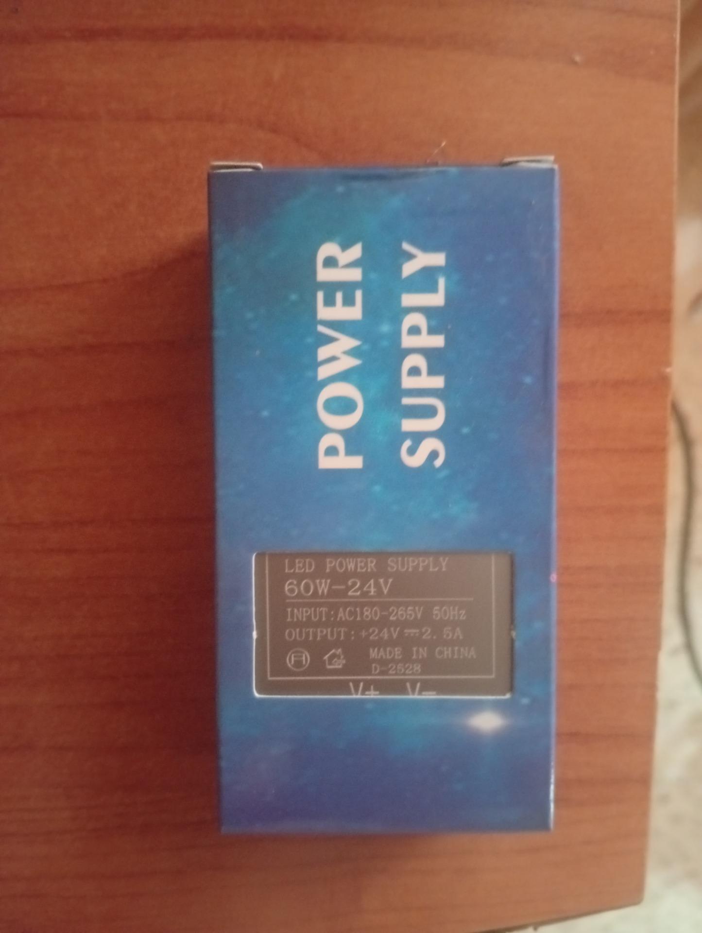 Foto de Cambio lote de 12 fuentes de alimentación profesionales (10x 60W y 2x 100W, todas a 24V) por tablet 