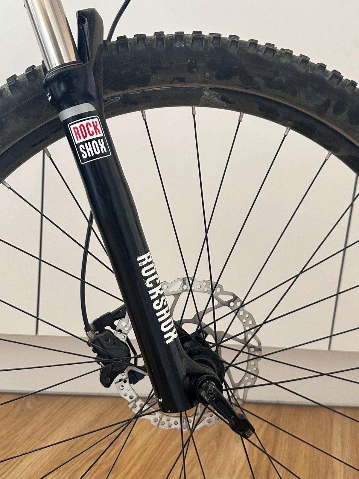 Foto 4 de Bicicleta de doble suspensión GT Sensor 