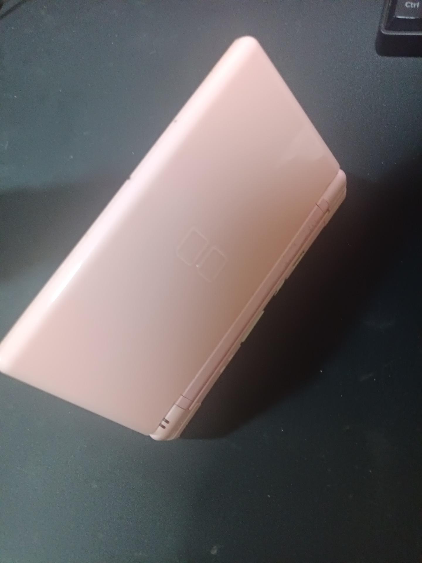 Foto 2 de Nintendo DS lite rosa + cargador y cartucho TTDS