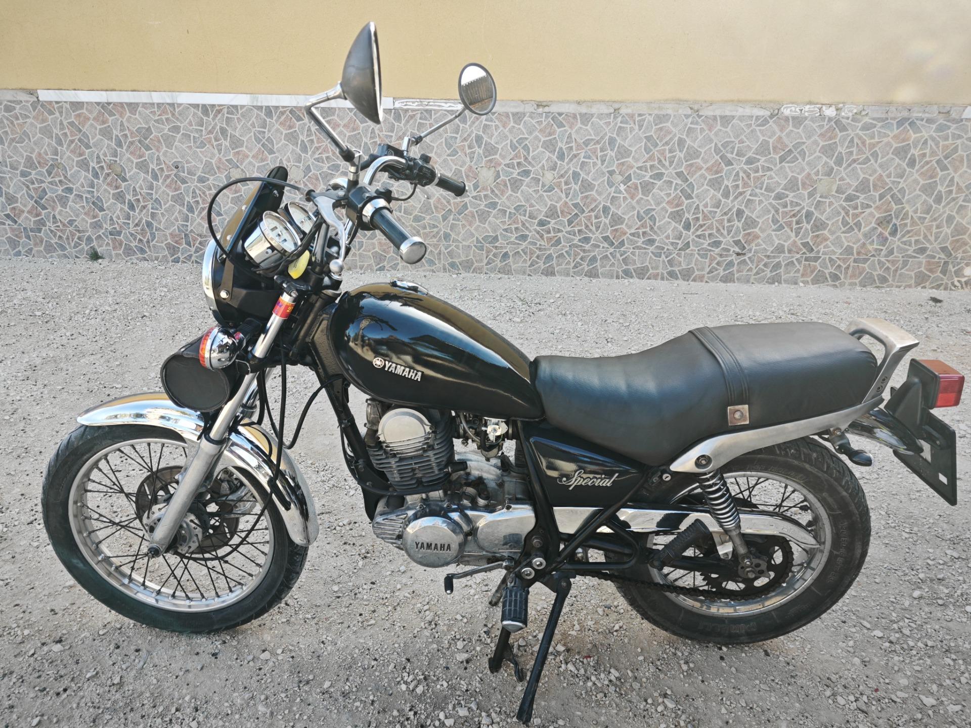 Foto 2 de Cambio Yamaha SR 250 special por vespa 200, DN, TX, Iris.