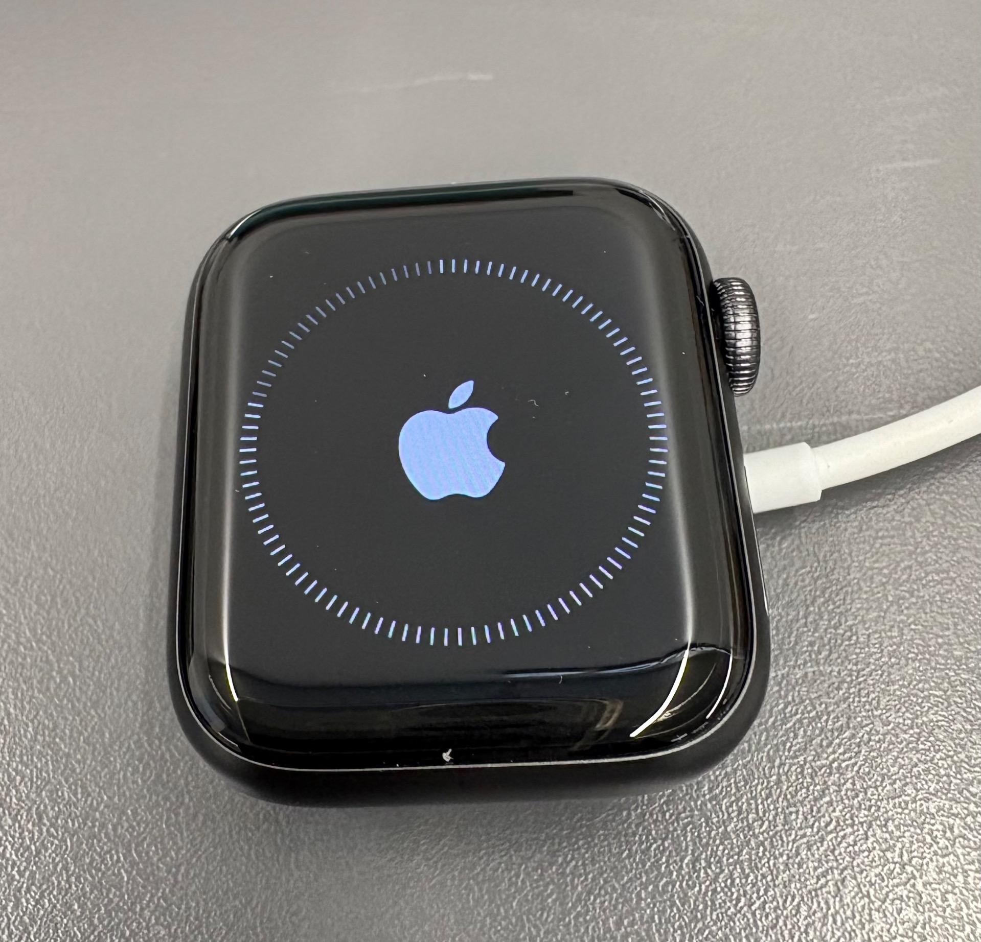 Foto de Apple Watch SE Nike 40mm negro