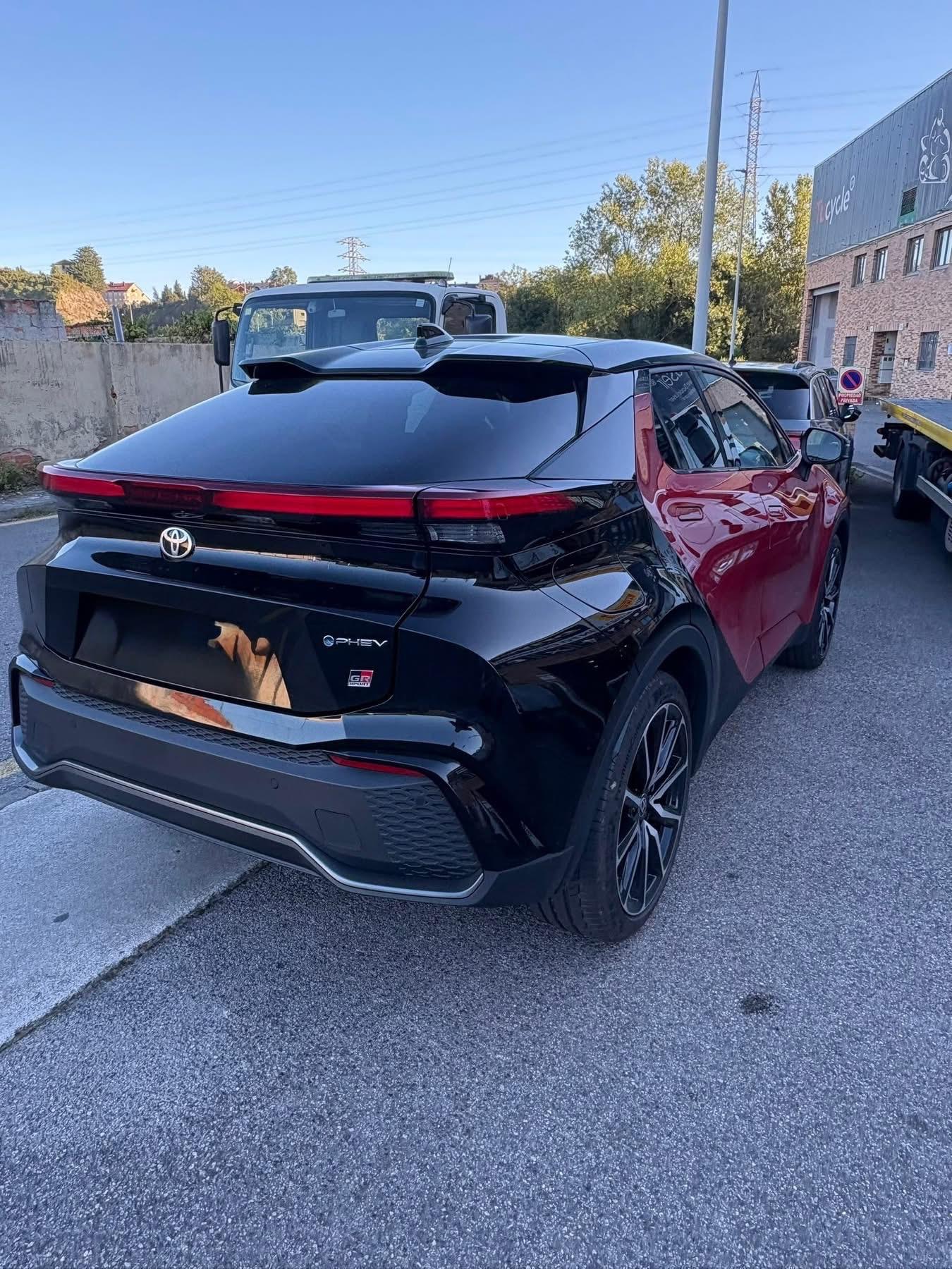 Foto 3 de Toyota chr premiere edition 2024 plug in