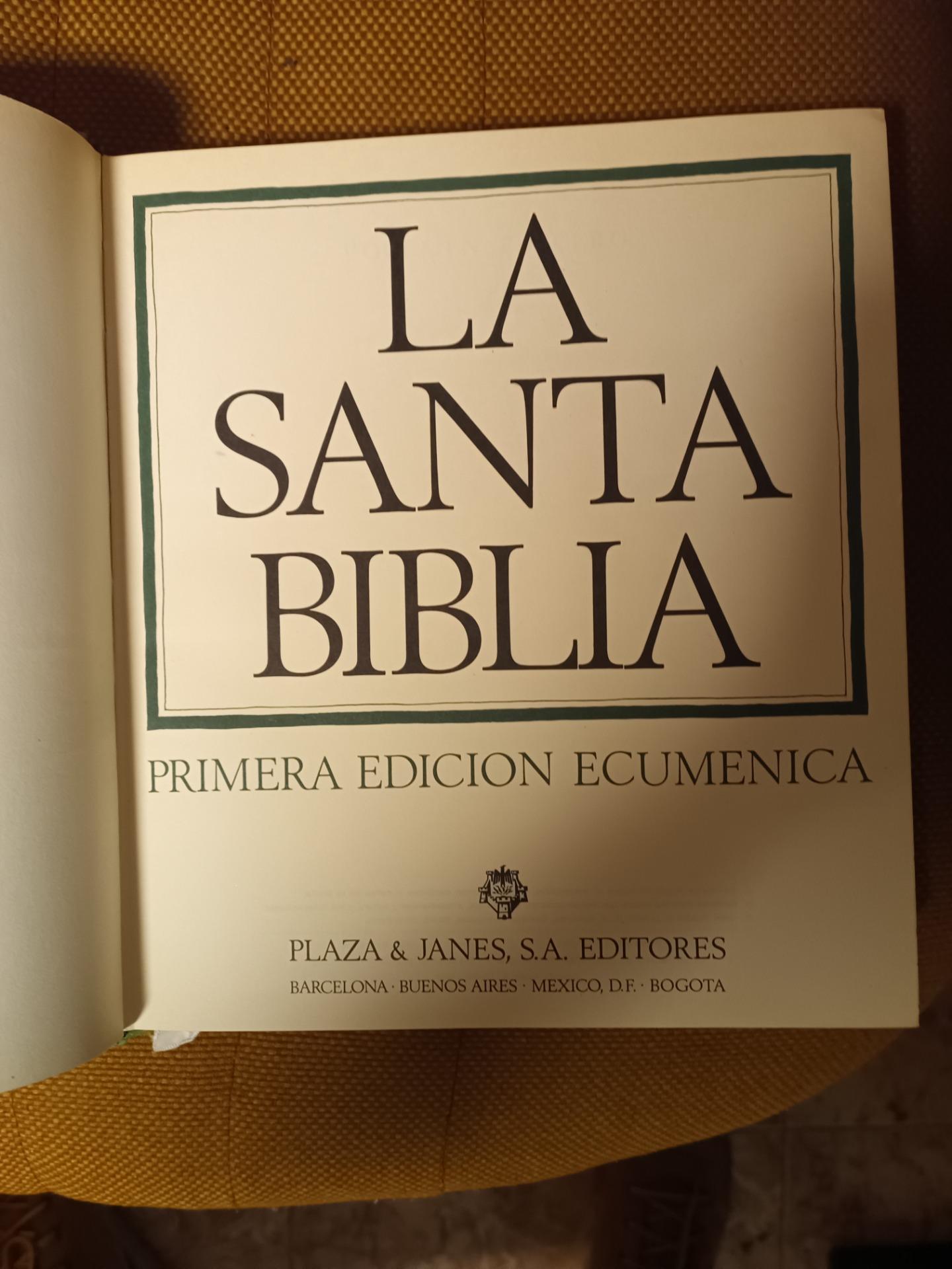 Foto 8 de Santa Biblia 