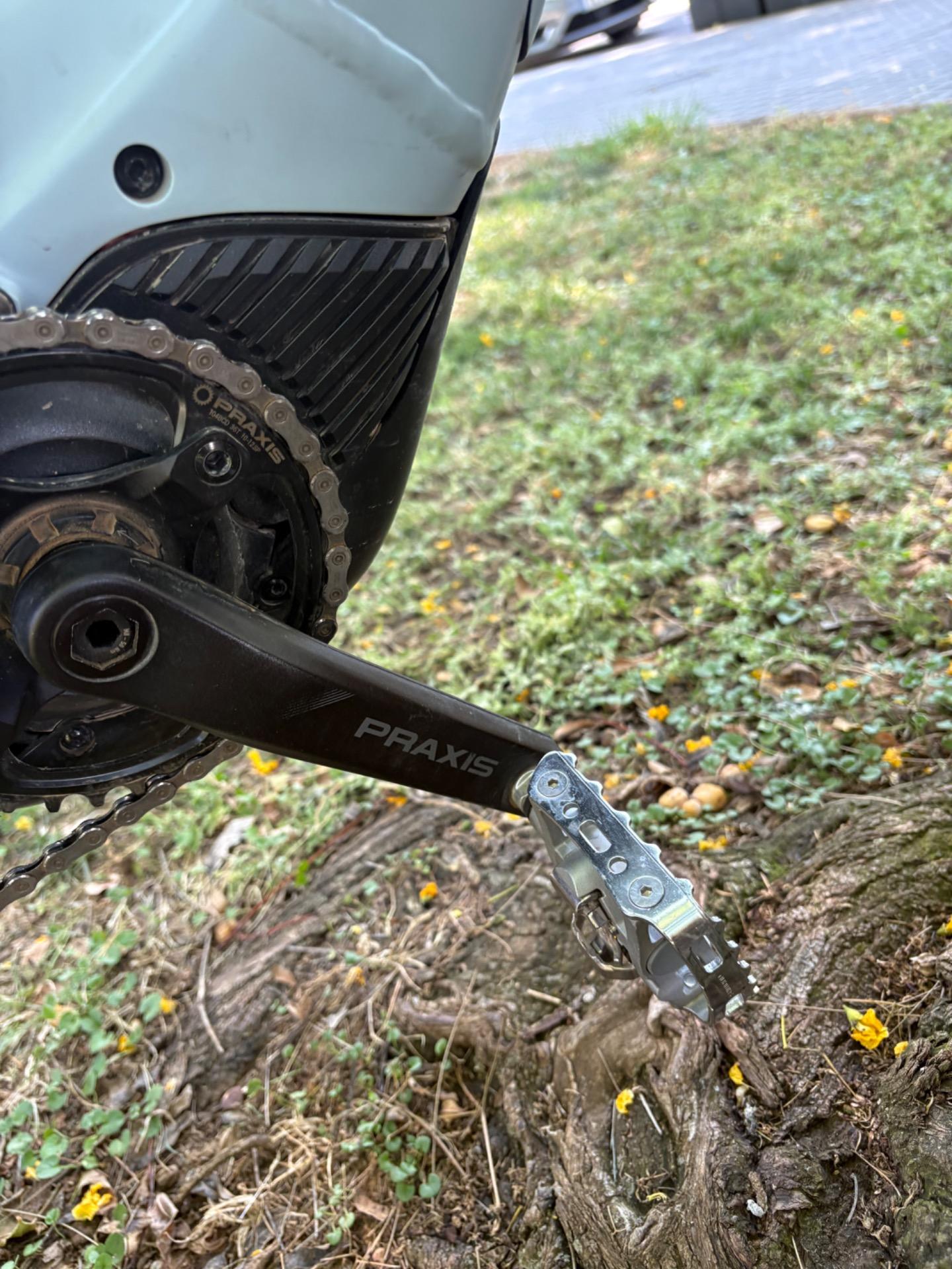 Foto 4 de BICICLETA ELÉCTRICA MONTAÑA GIANT 