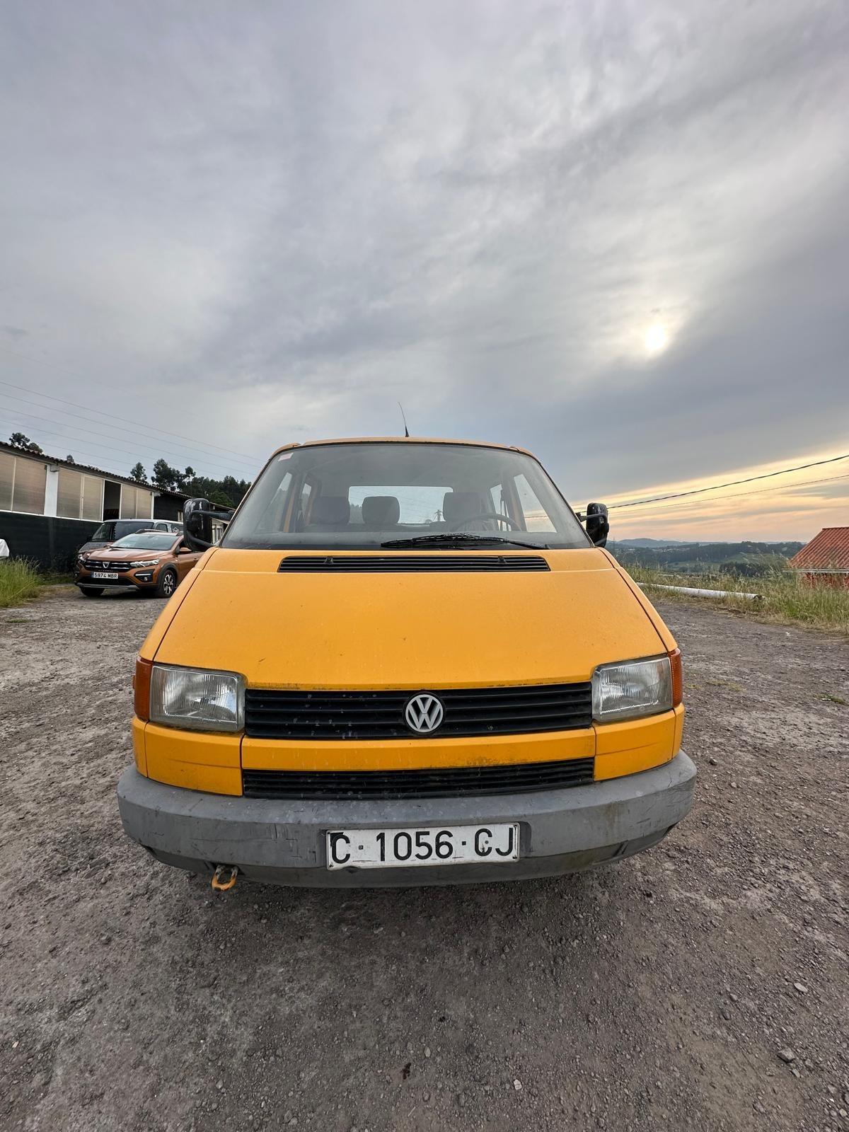 Foto de Furgoneta t6 doble cabina 6 plazas con caja abierta 