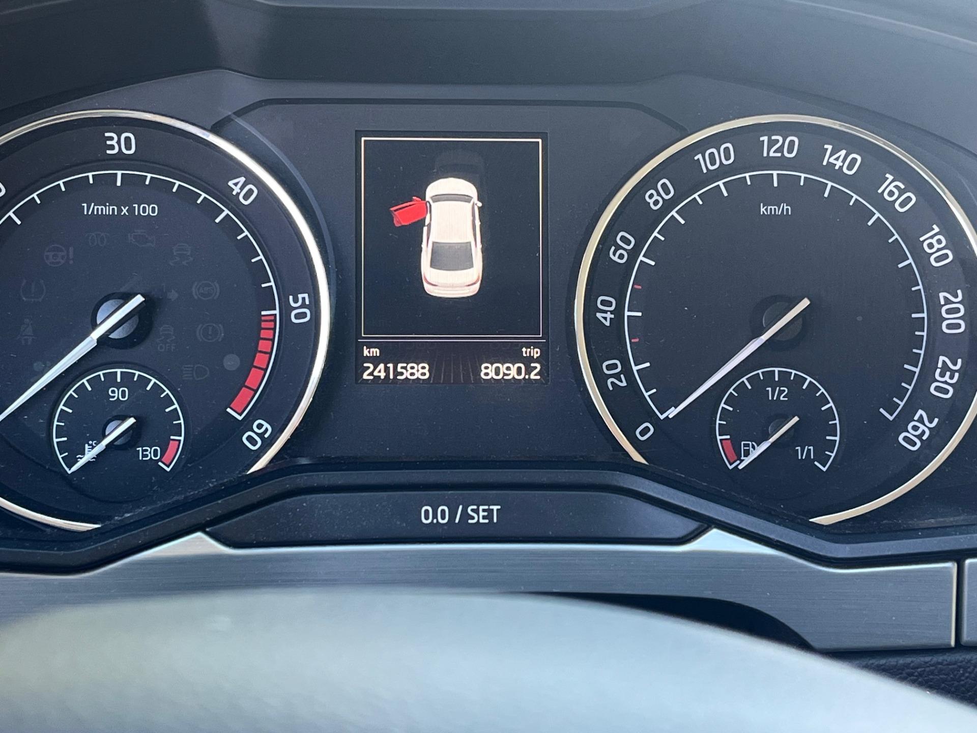 Foto 4 de SKODA SUPERB