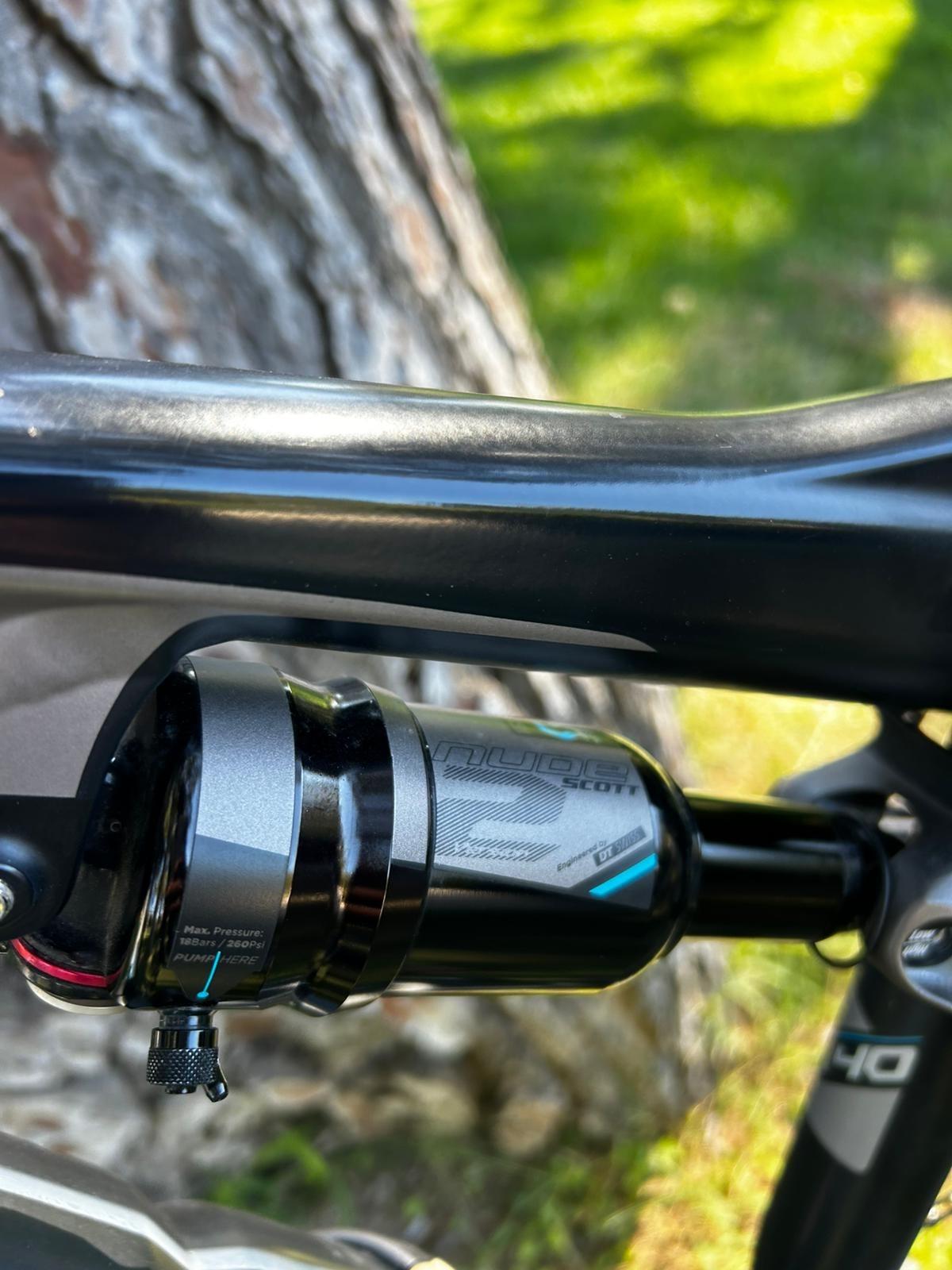 Foto 3 de Bici montaña doble suspension scott spark