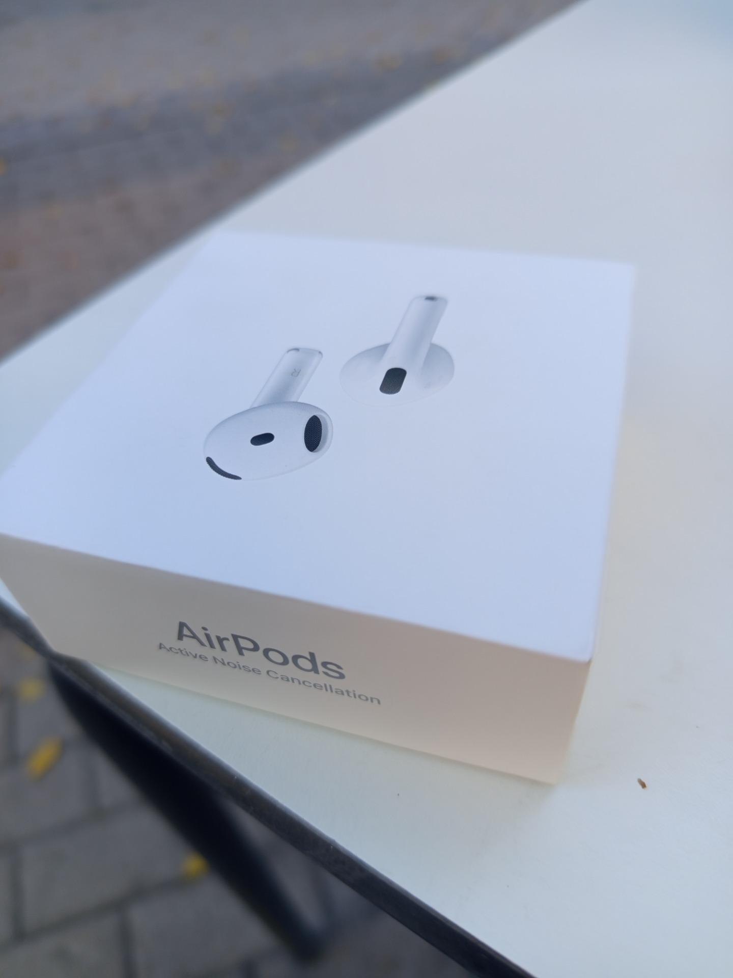 Foto 5 de Airpods 4 con cancelación de ruido,por bicicleta