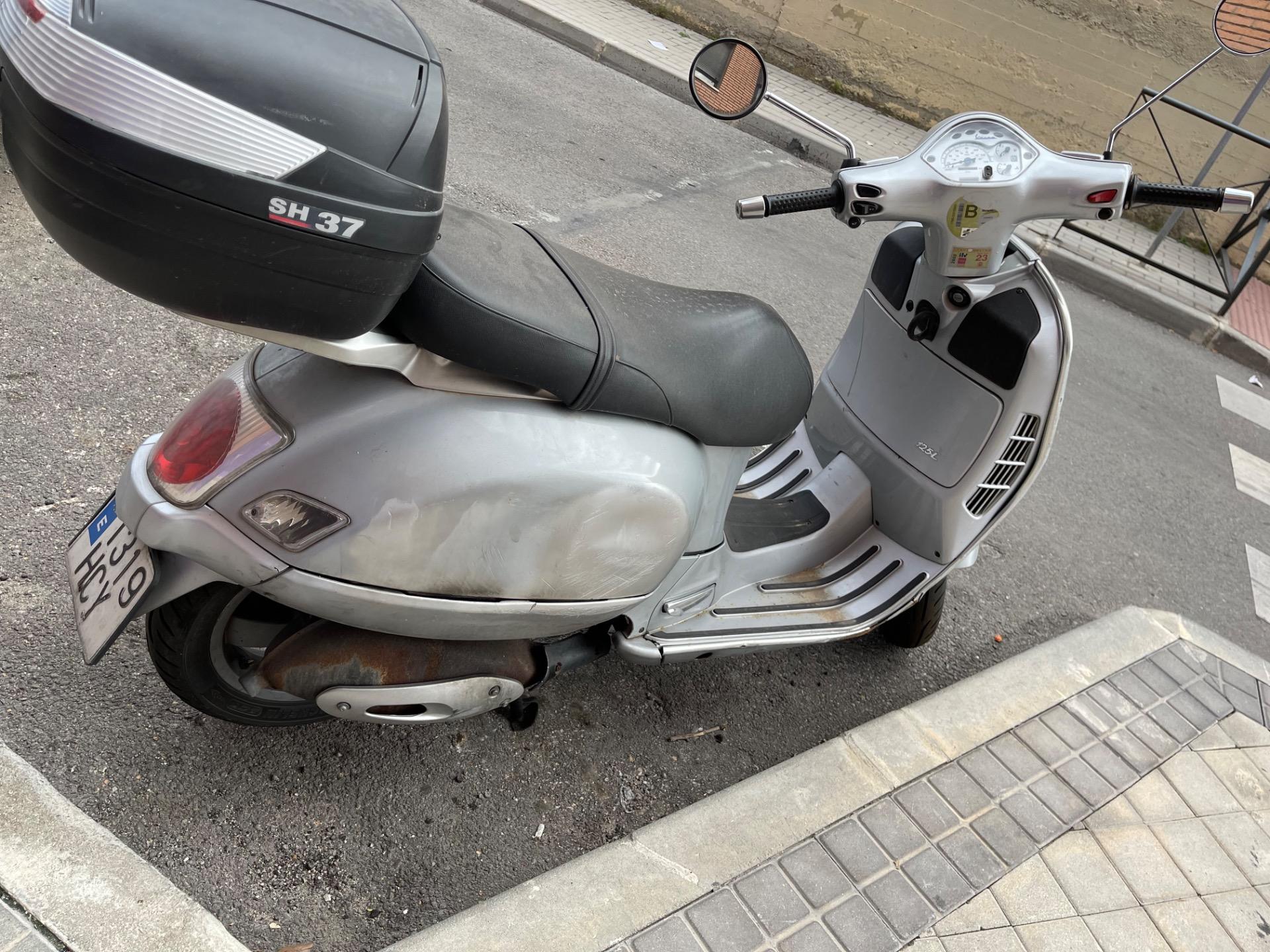 Foto 2 de Vespa 125 GTS y Gilera Runner 125