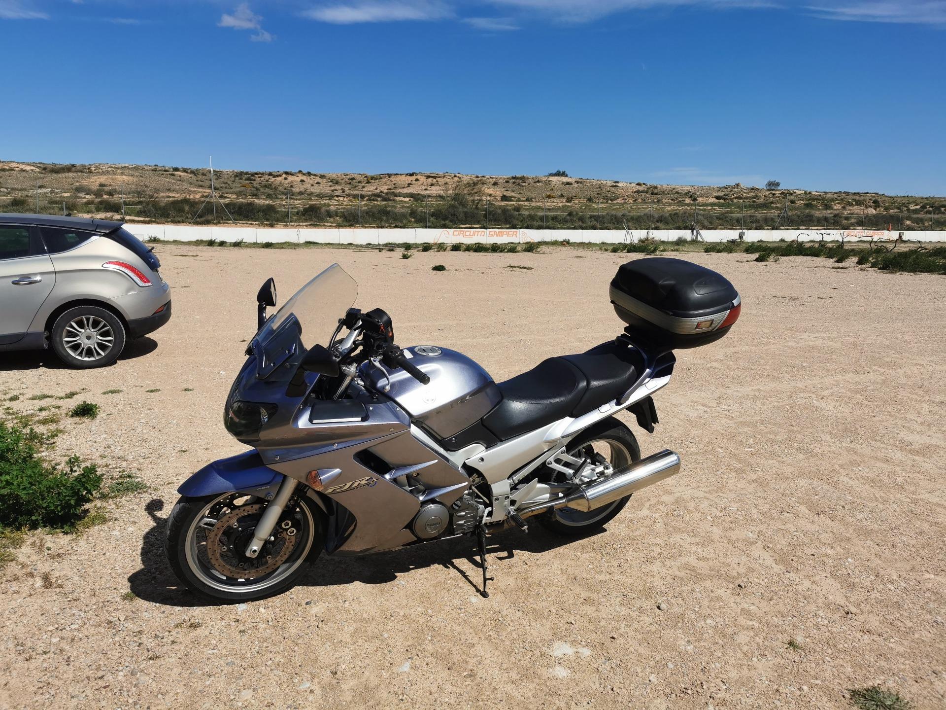Foto 6 de Yamaha fjr abs del 2005 con 62000 kilómetro la moto esta perfecta y recién revisado de todo con fact