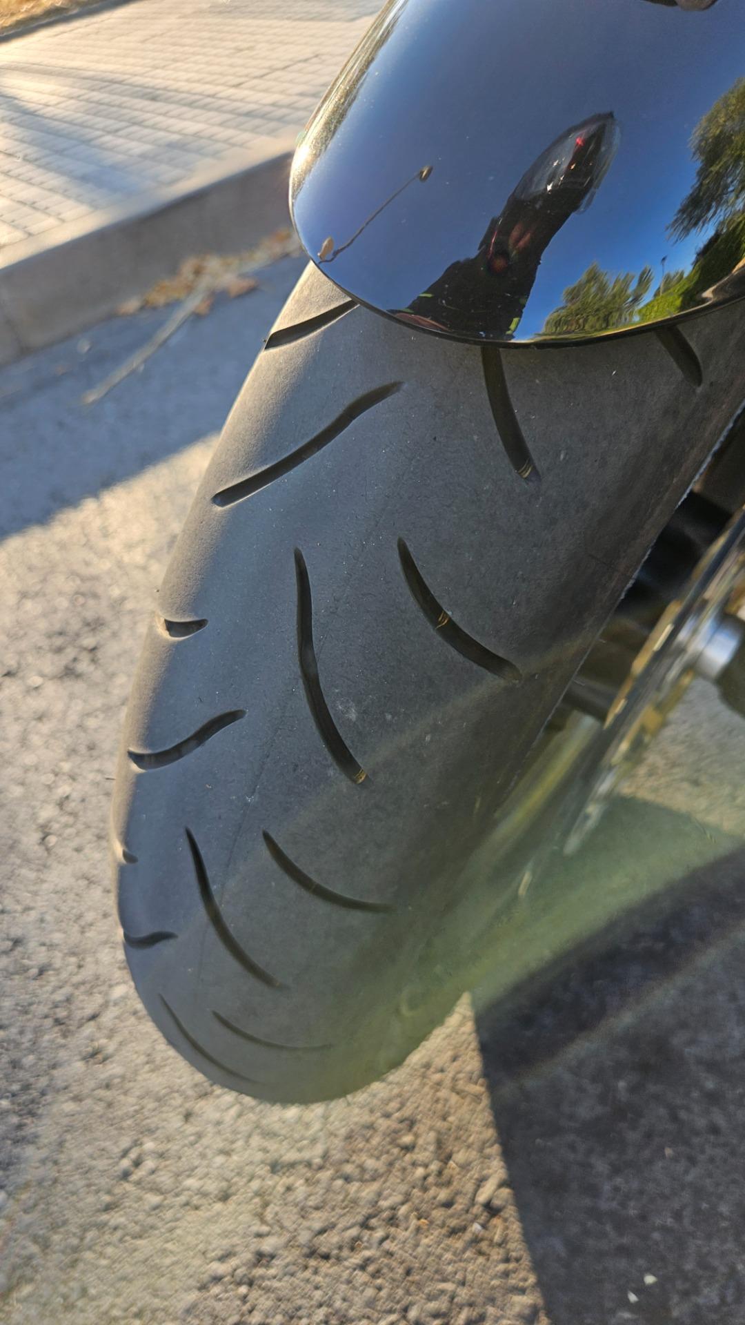 Foto 2 de Moto Triumph Speed por Honda VFR