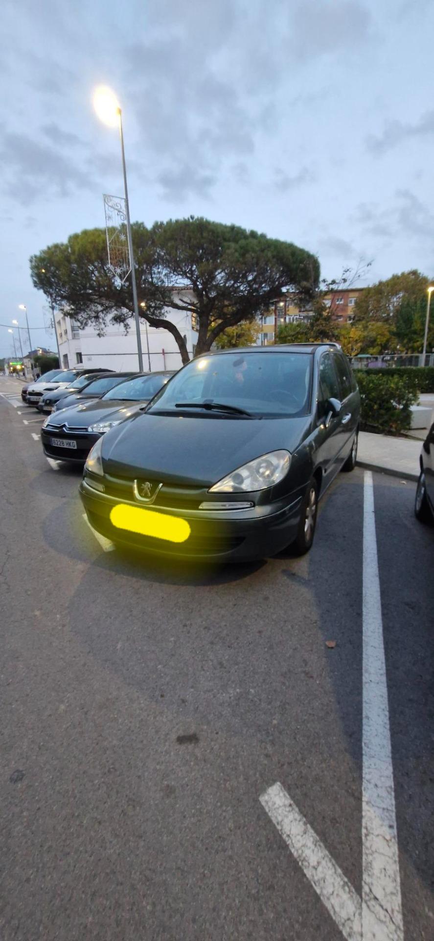 Foto de Peugeot 807- Año 2006. HDI x Coche mas pequeño