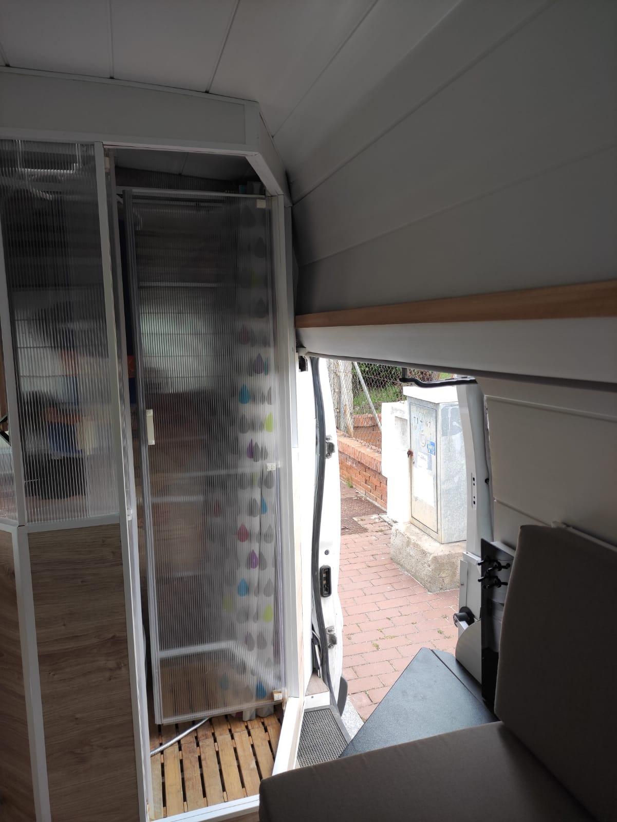 Foto 3 de Furgoneta camperizada 