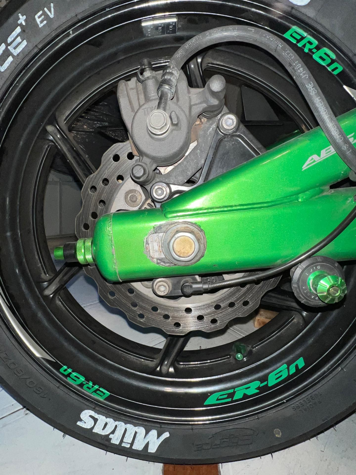 Foto 8 de Se cambia Kawasaki er6n ABS del 2008 limitada para A2 en documentación y la moto
