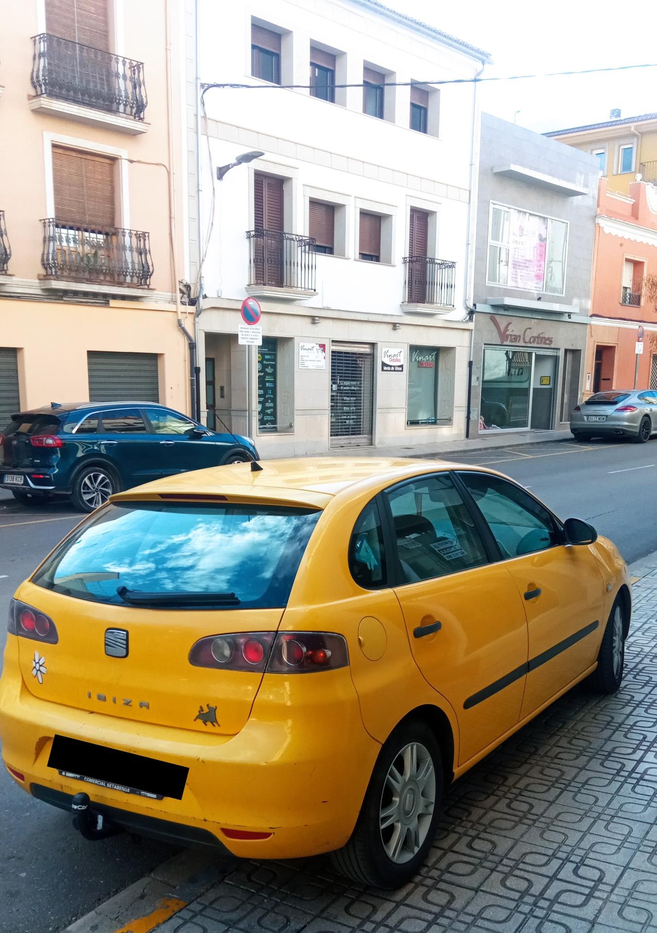 Foto de Coche pequeño moderno quiero cambiarlo por coche más grande solo una dueña mi hermana tres llaves