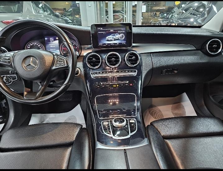 Foto de Mercedes clase C negro automático 