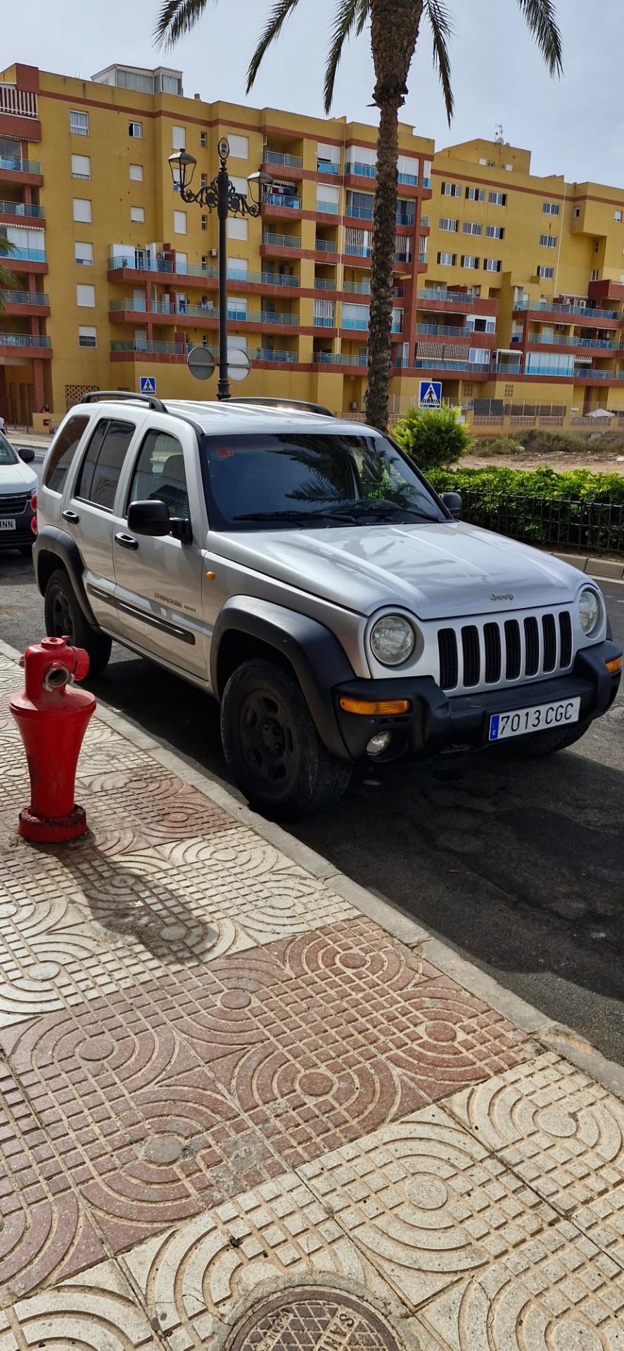 Foto 3 de Jeep Cherokee 2.3 sport.