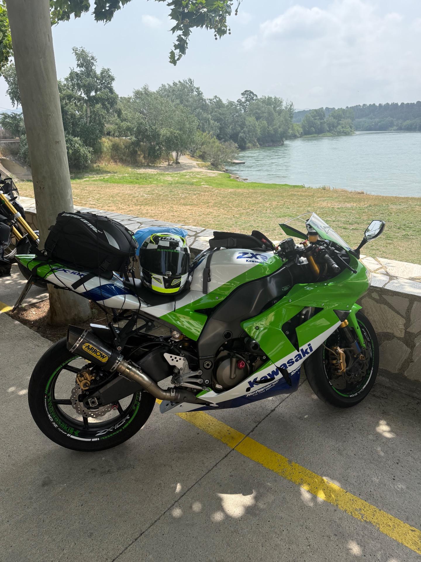 Foto 7 de Kawasaki zx10R 2004-2005 impecable