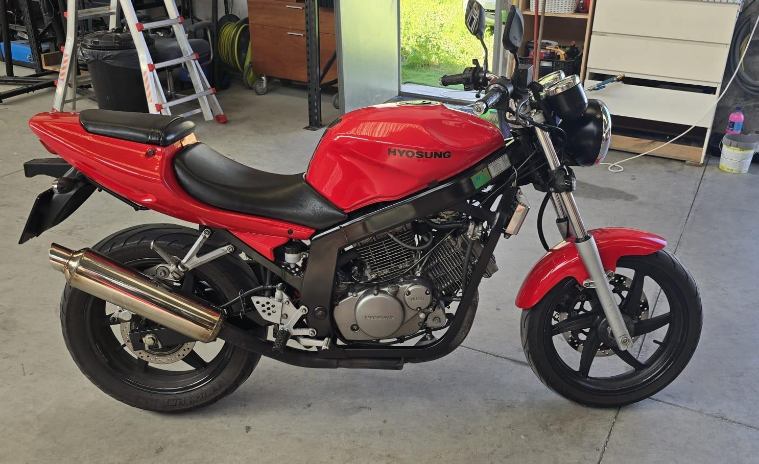 Foto 2 de Hyosung comet 125GT año 2007