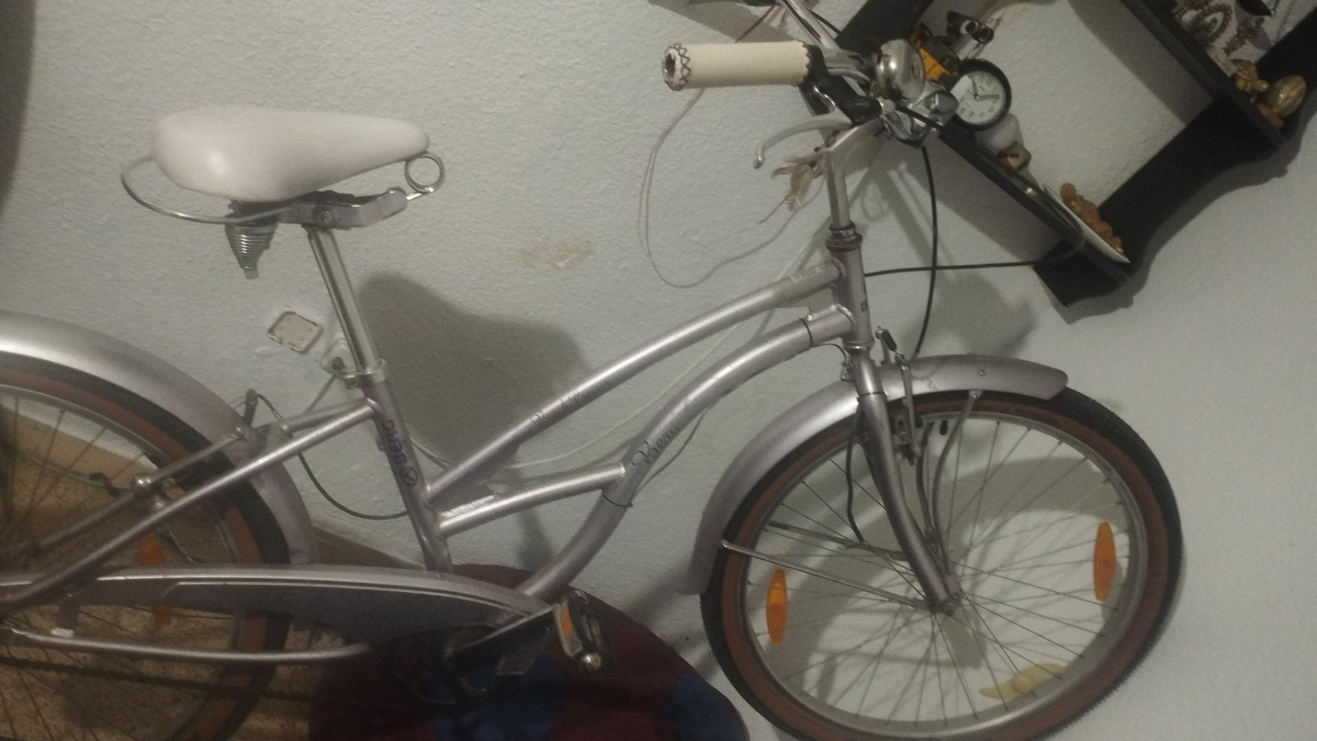 Foto 4 de Bicicleta clásica americana  con asiento de cuero y manecillas de cuero clásica de paseo
