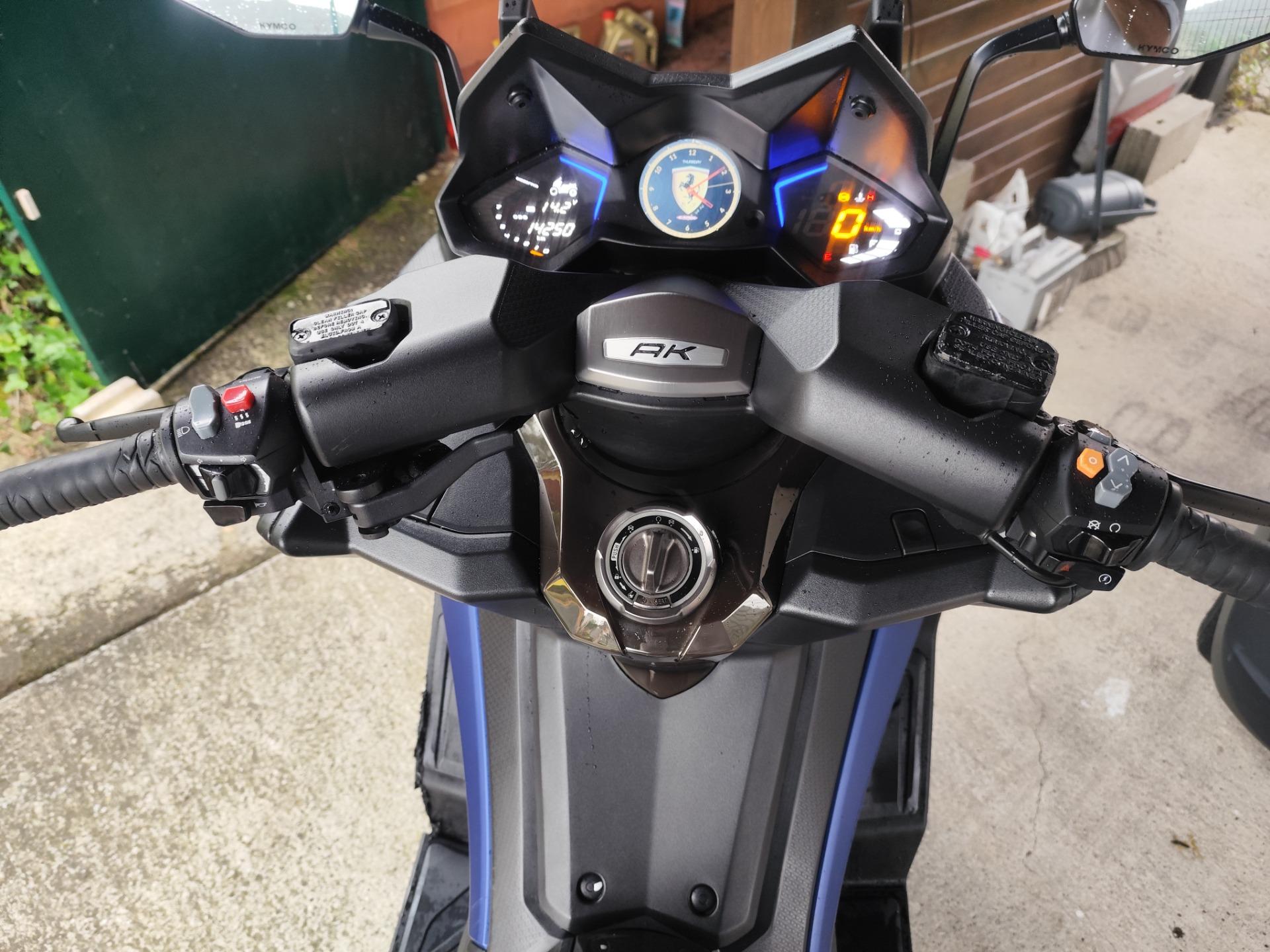 Foto 2 de Kymco AK 550