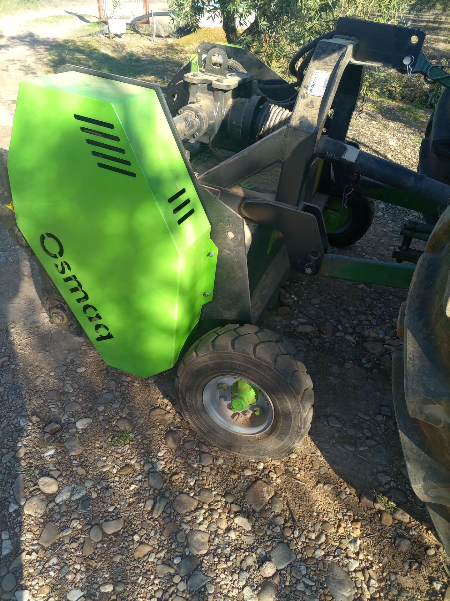 Foto de Cambio maquinaria de trituradora de poda para tractores por coche o Cuba herbicida también se vende 